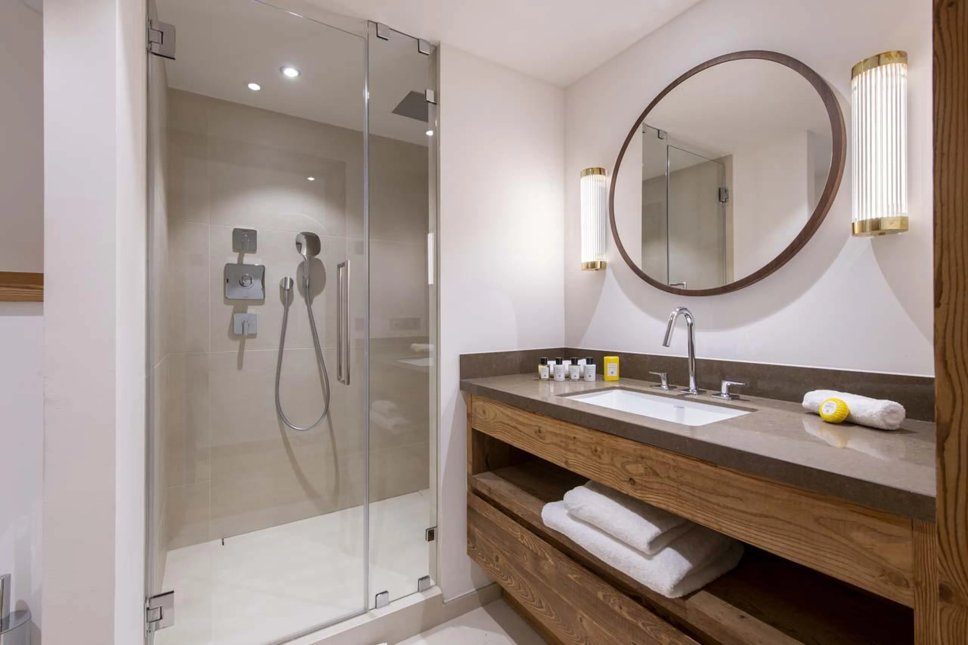 Shower room four at Apartment Nanuq in Meribel