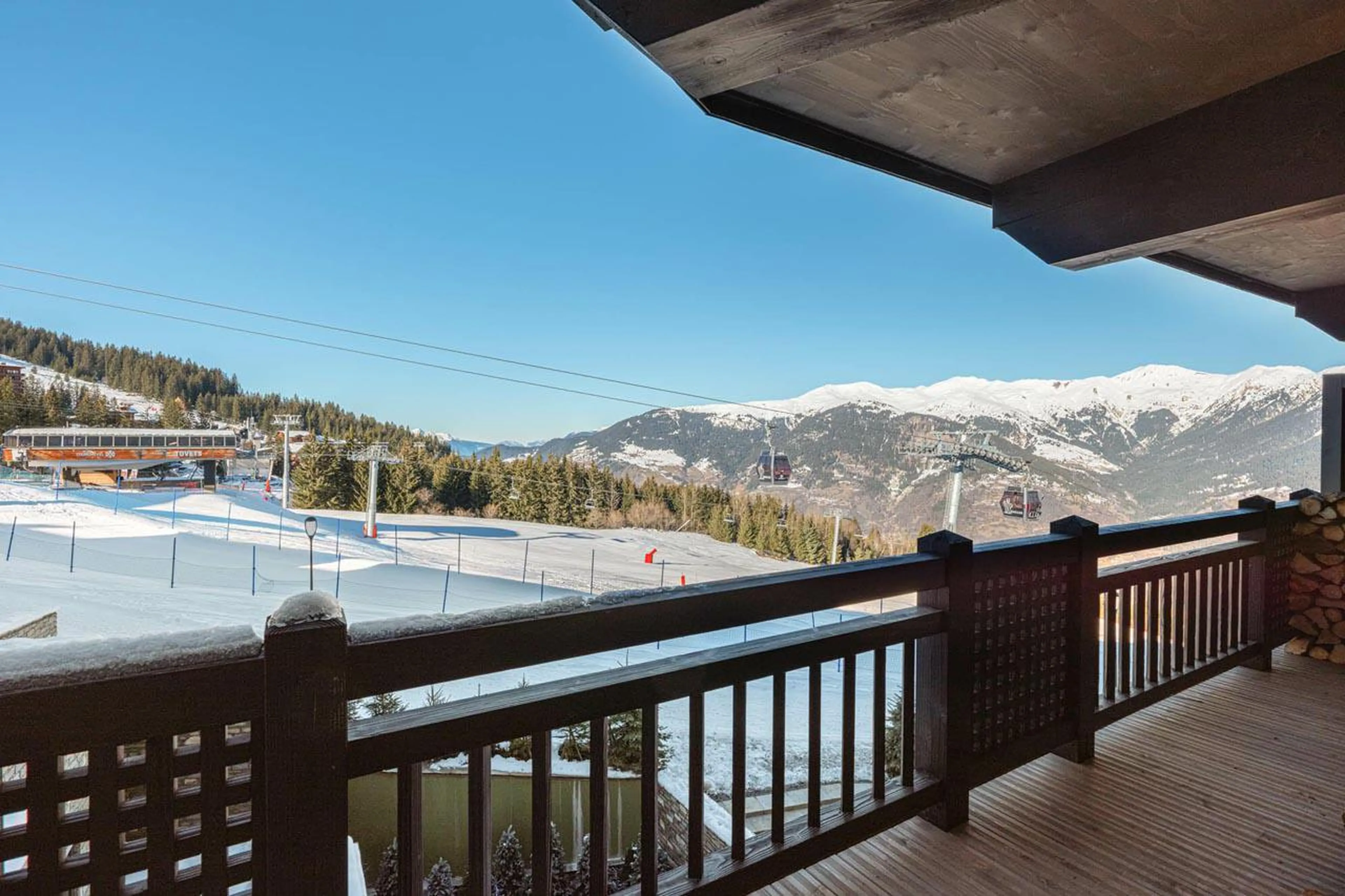 Views of piste from balcony at Apartment Nettuno in Courchevel 1850