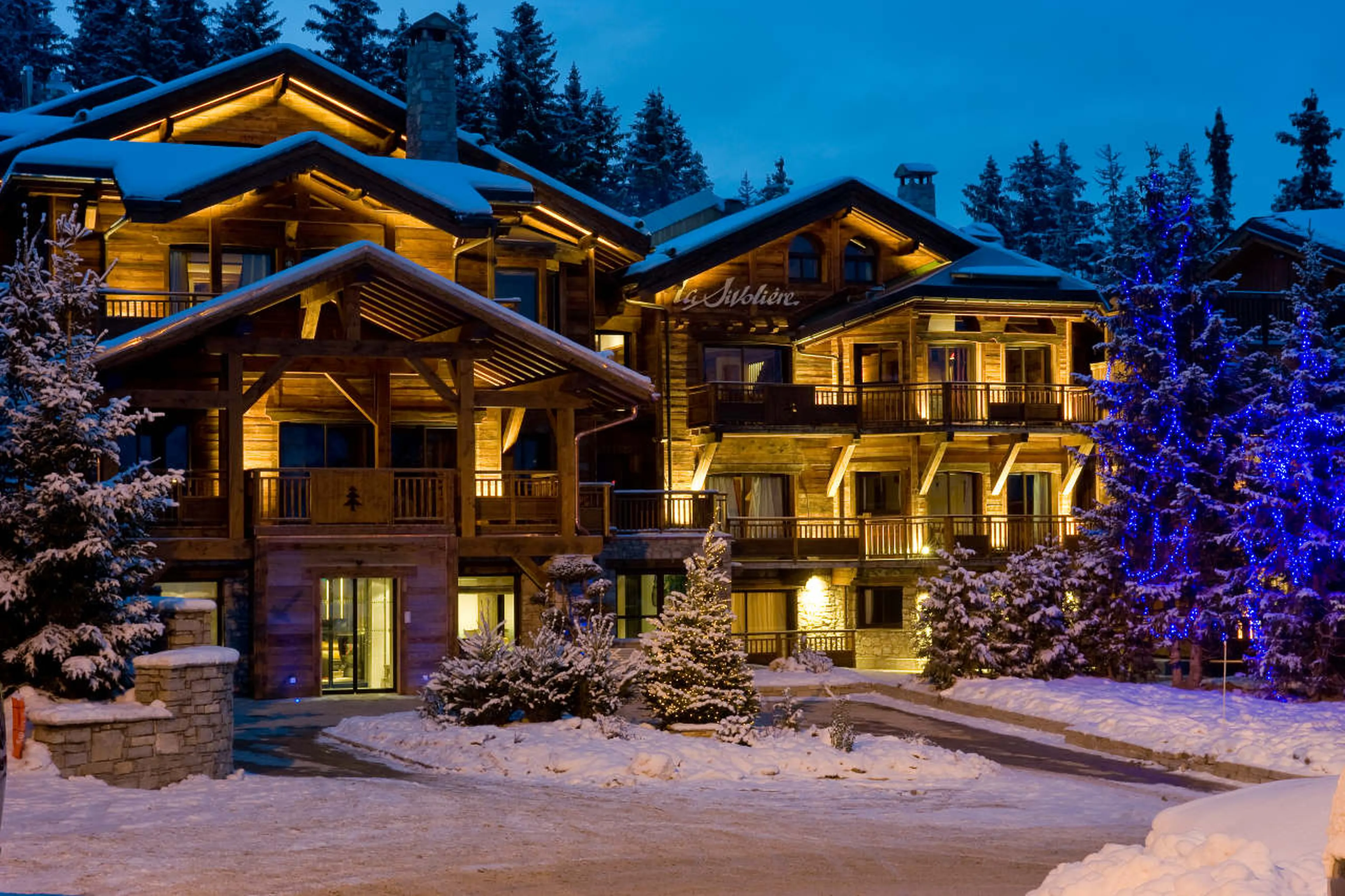 Apartment No 200, part of an elegant hotel in Courchevel 1850
