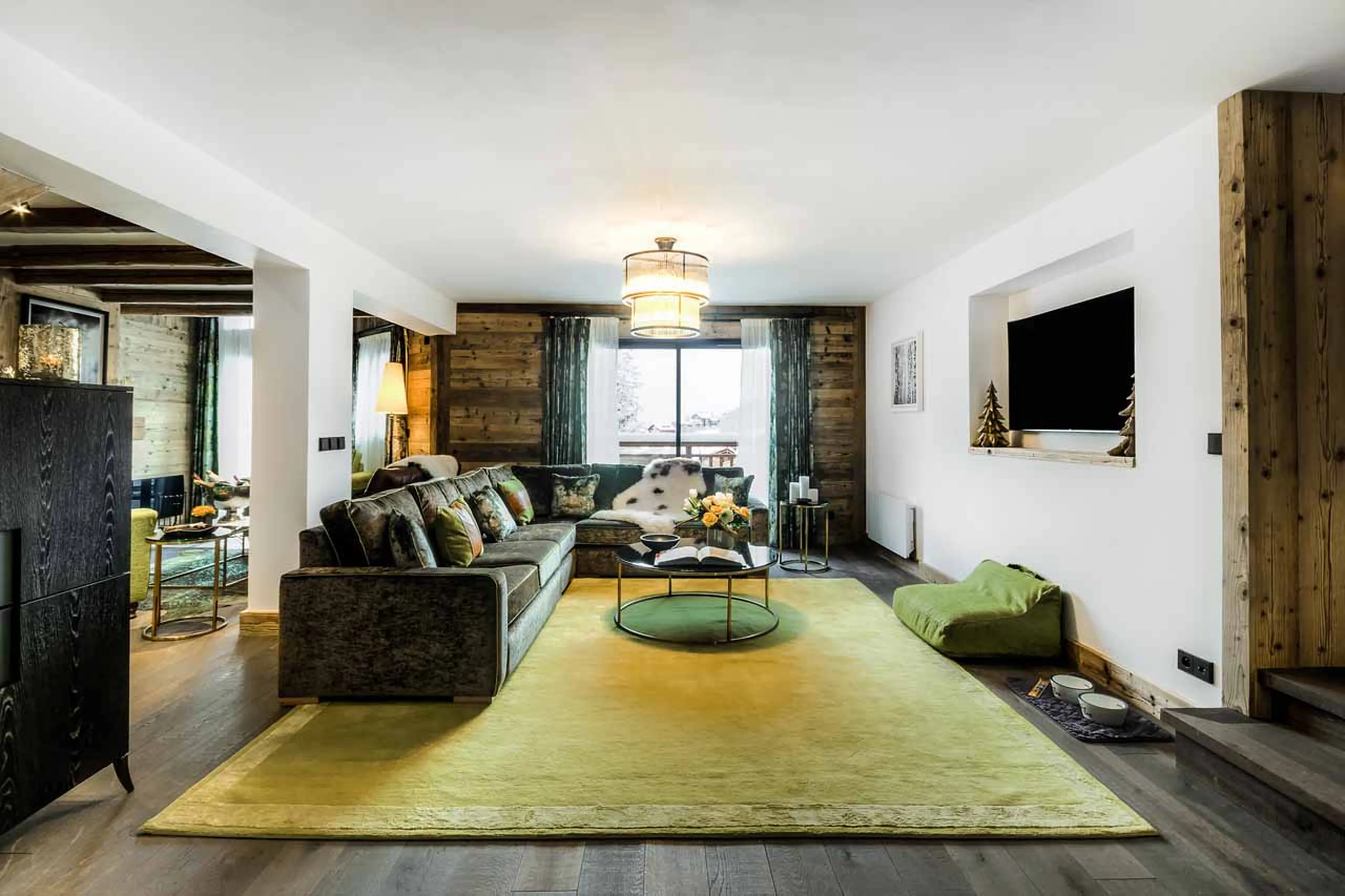 TV in lounge of Apartment 200 in Courchevel 1850