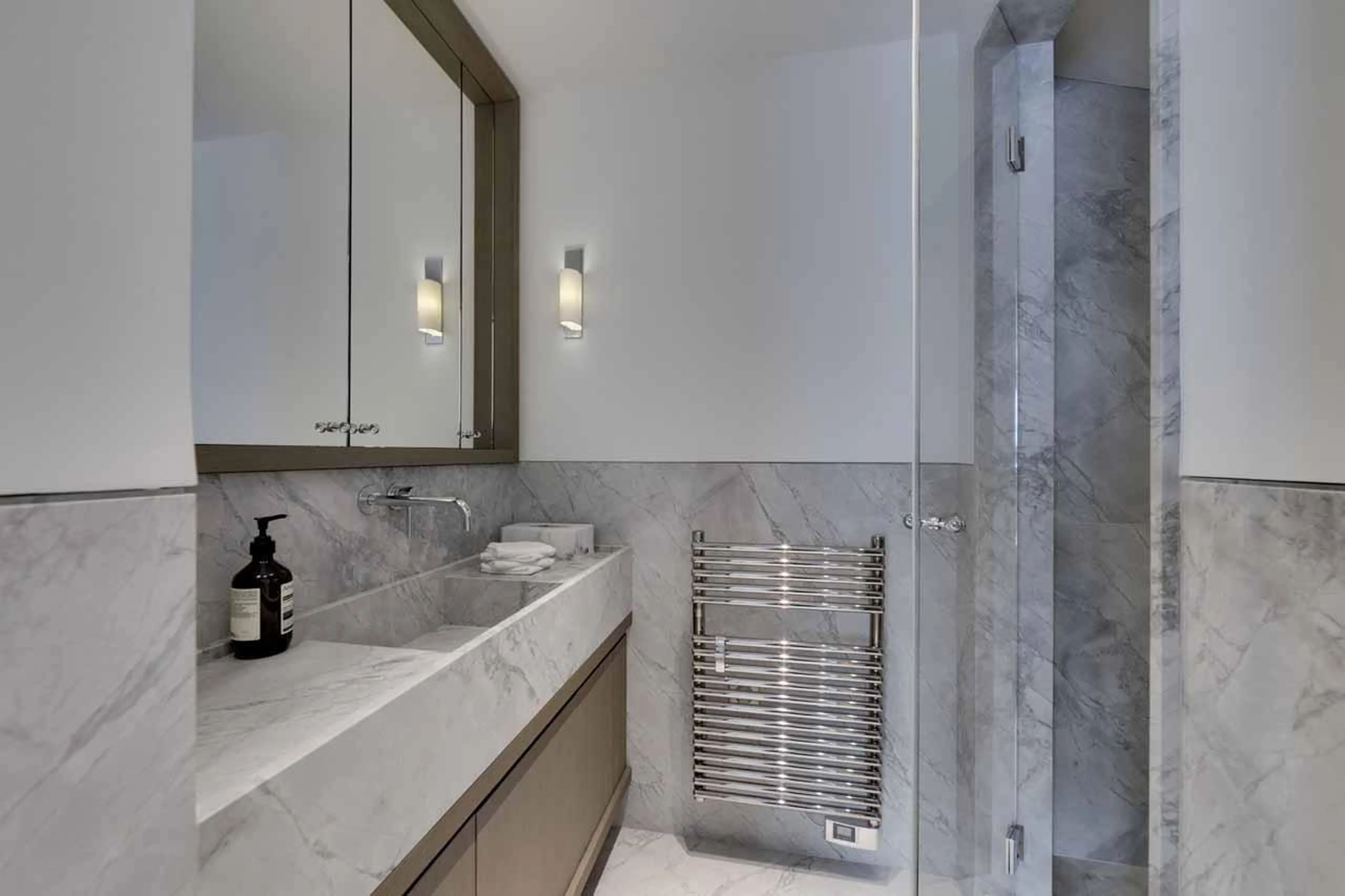 En-suite shower room in Apartment Ornate, Tignes