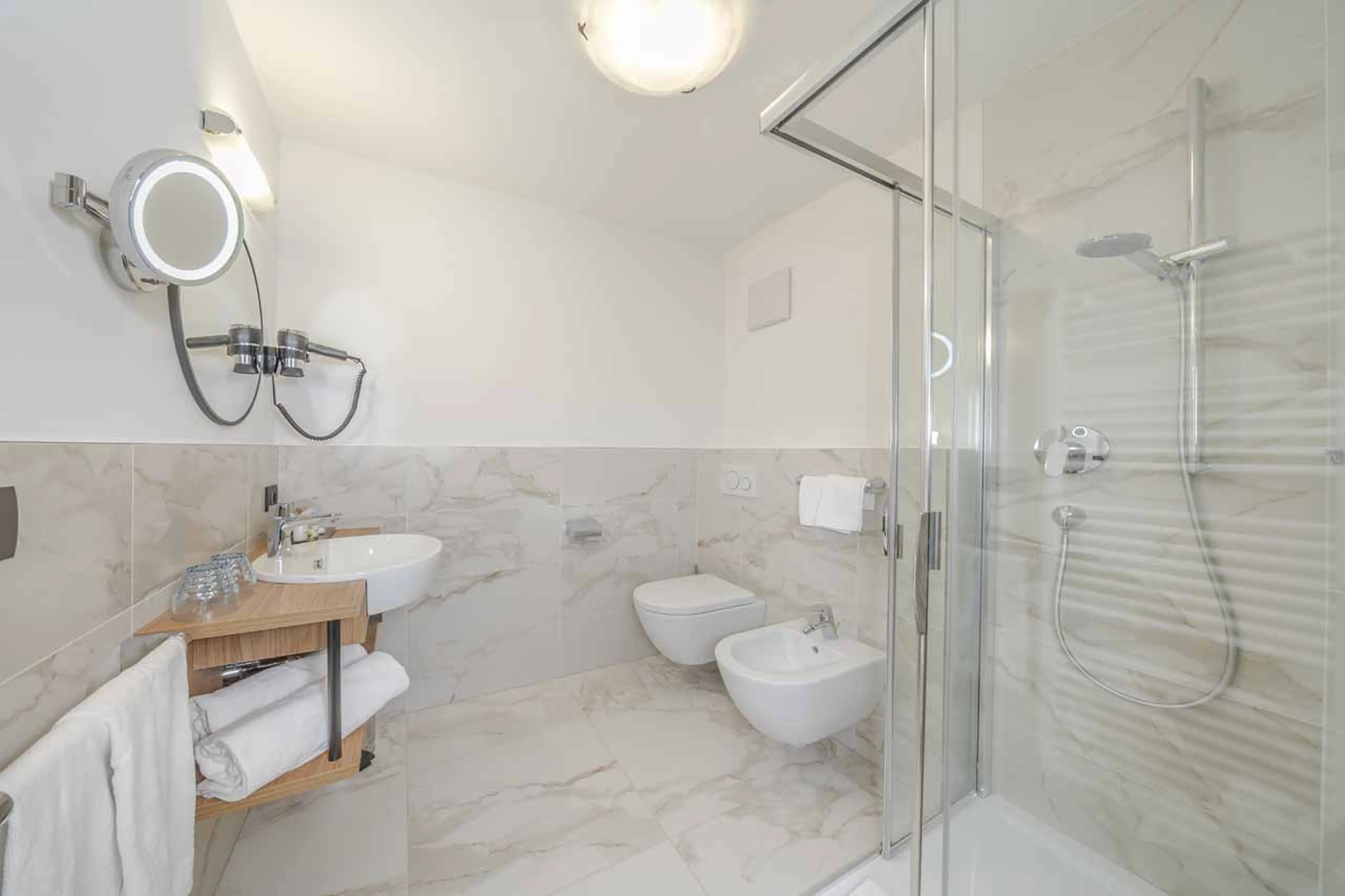 Shower room at Apartment Panorama in Val Gardena