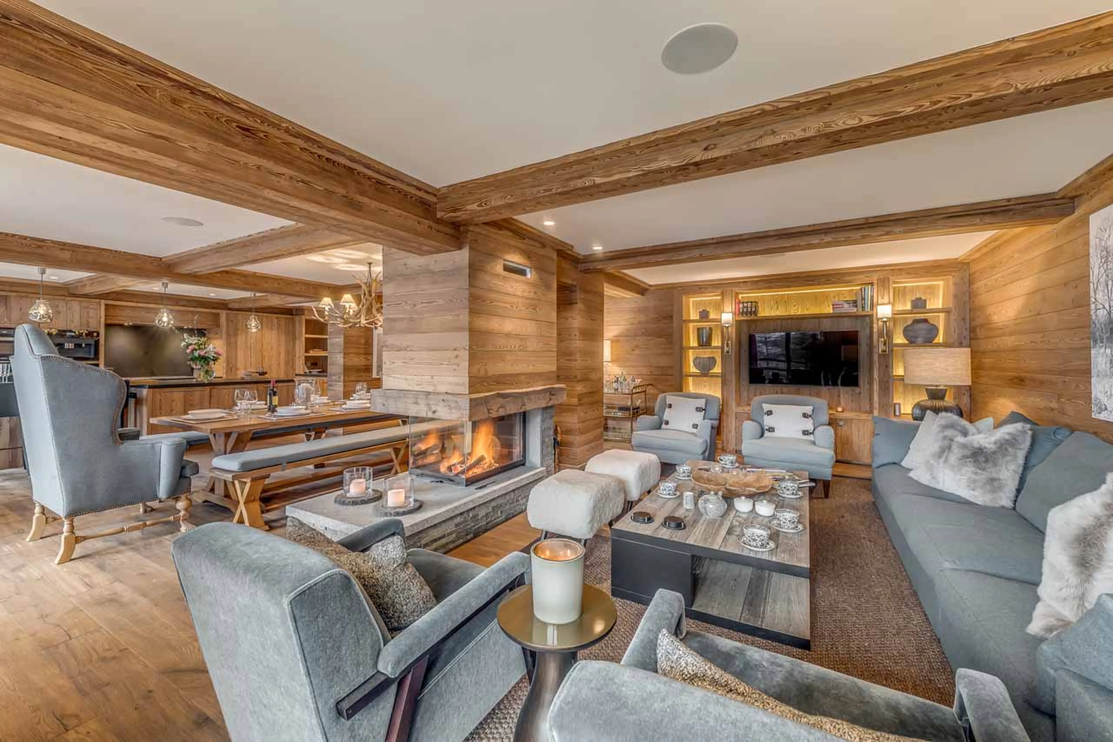 Open plan living area in Apartment Chamois in Meribel
