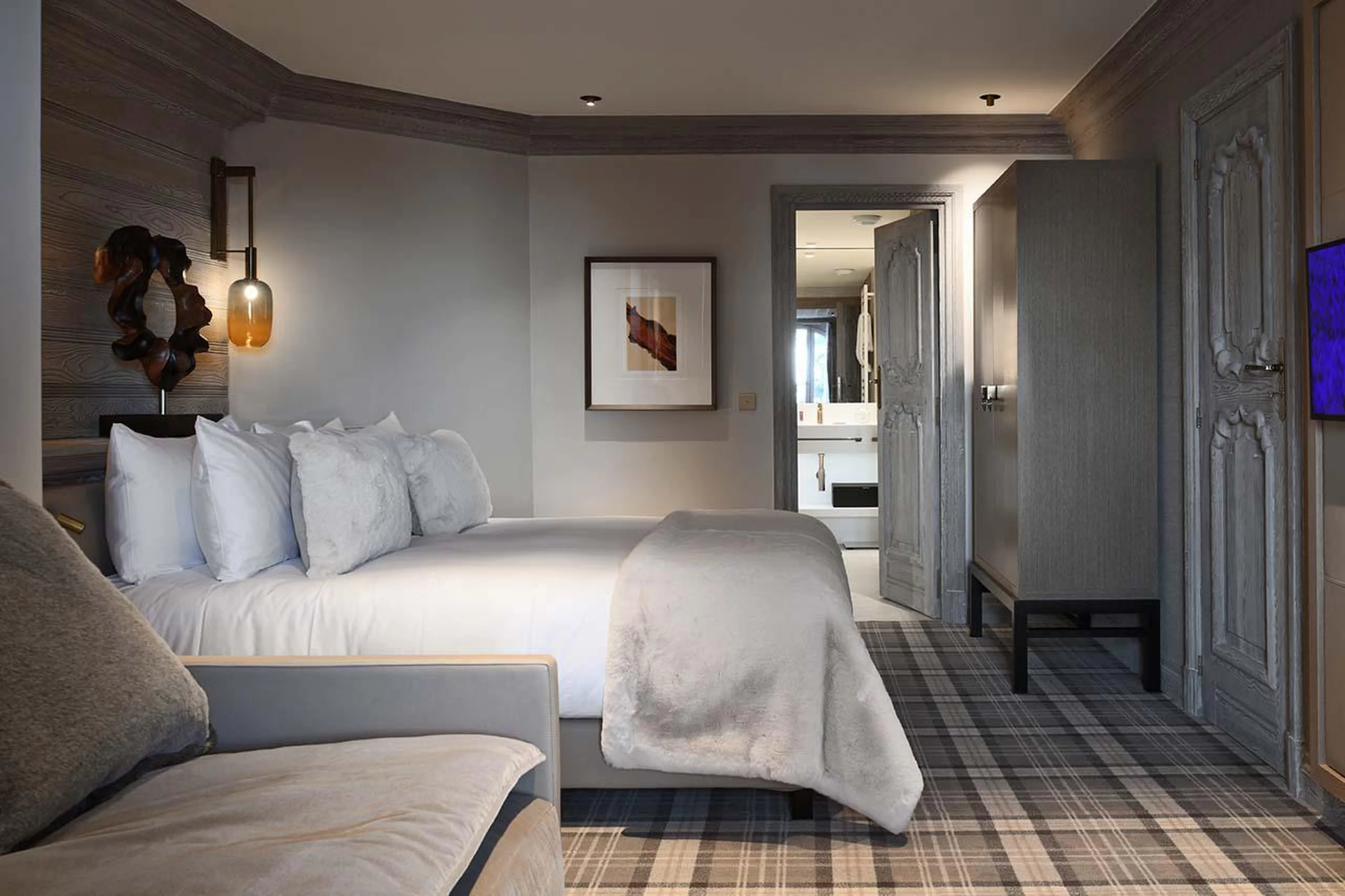 Spacious master bedroom at Apartment Pyramides in Courchevel 1850