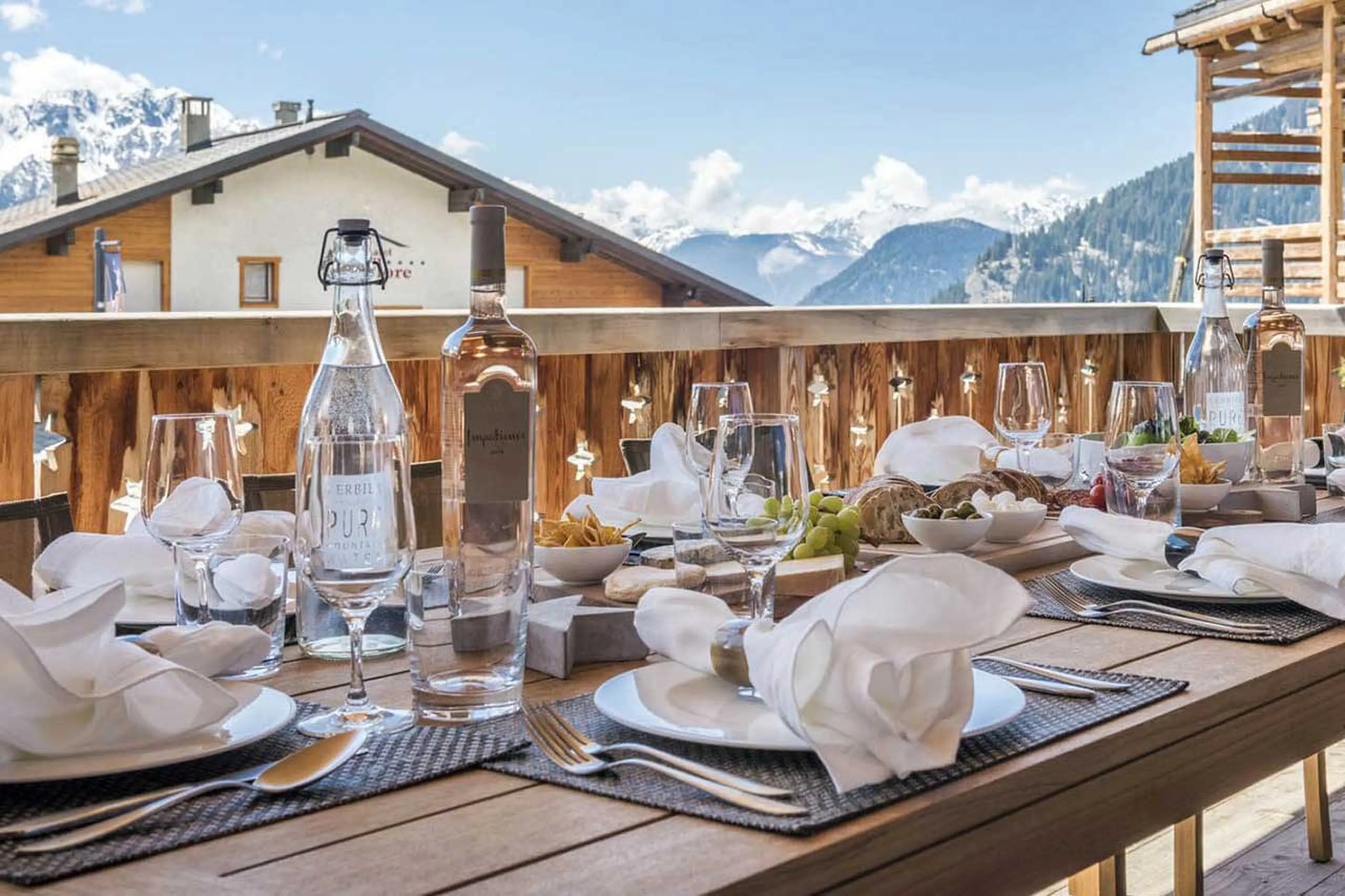 Al fresco dining on balcony of Apartment Rosalp 4 in Verbier