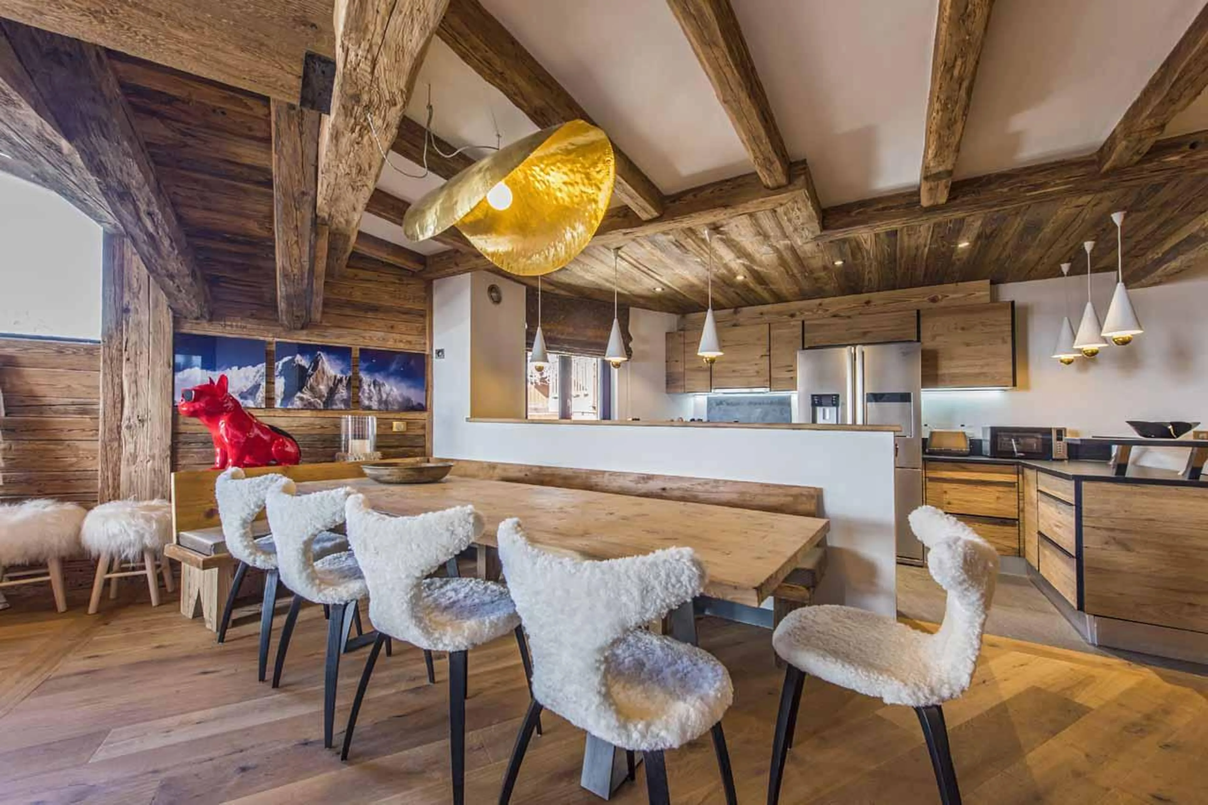 Well-equipped kitchen in Le Penthouse Savoie, Val d'Isere