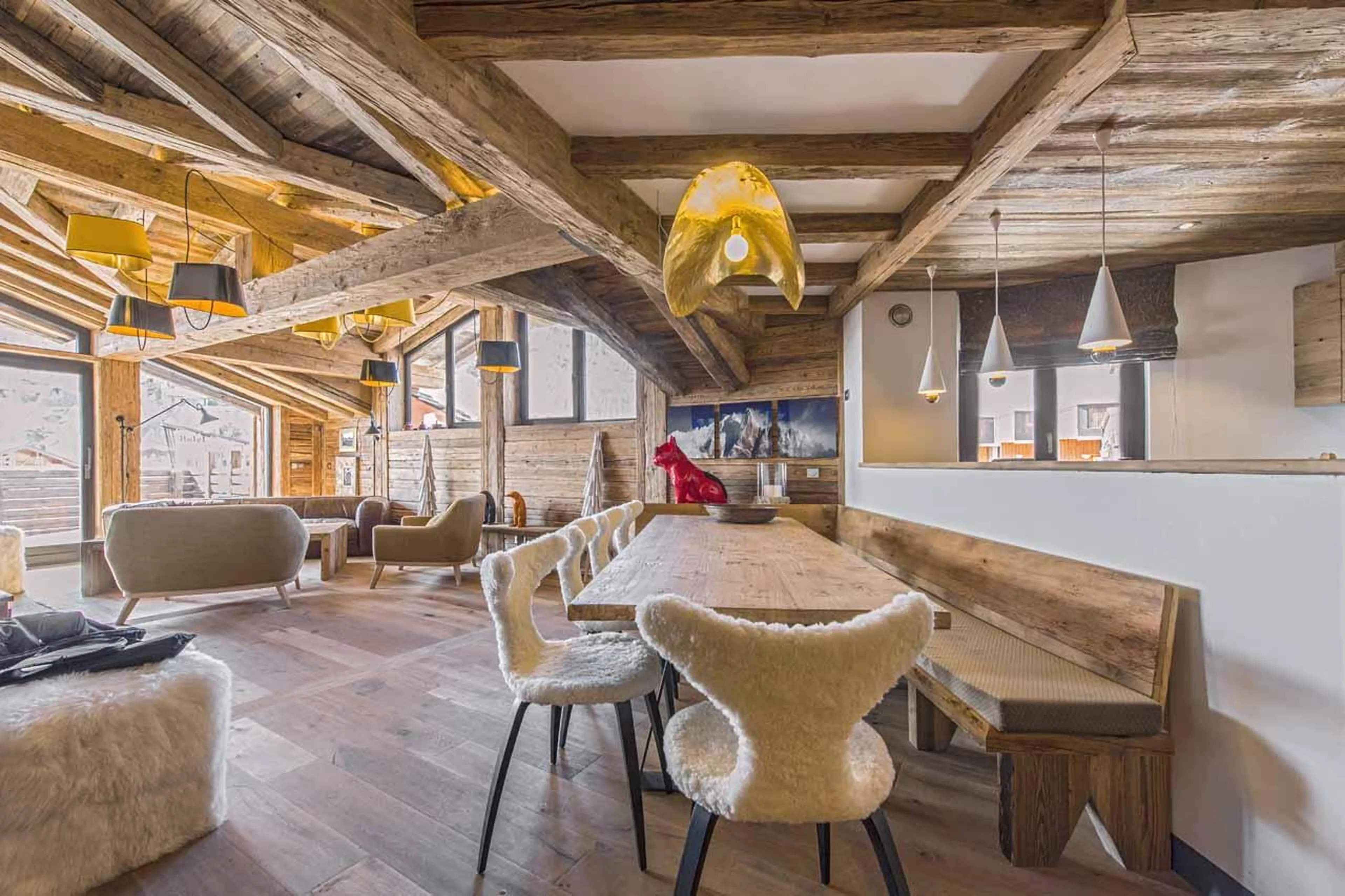 Spacious dining table with bench seating for large groups in Le Penthouse Savoie, Val d'Isere