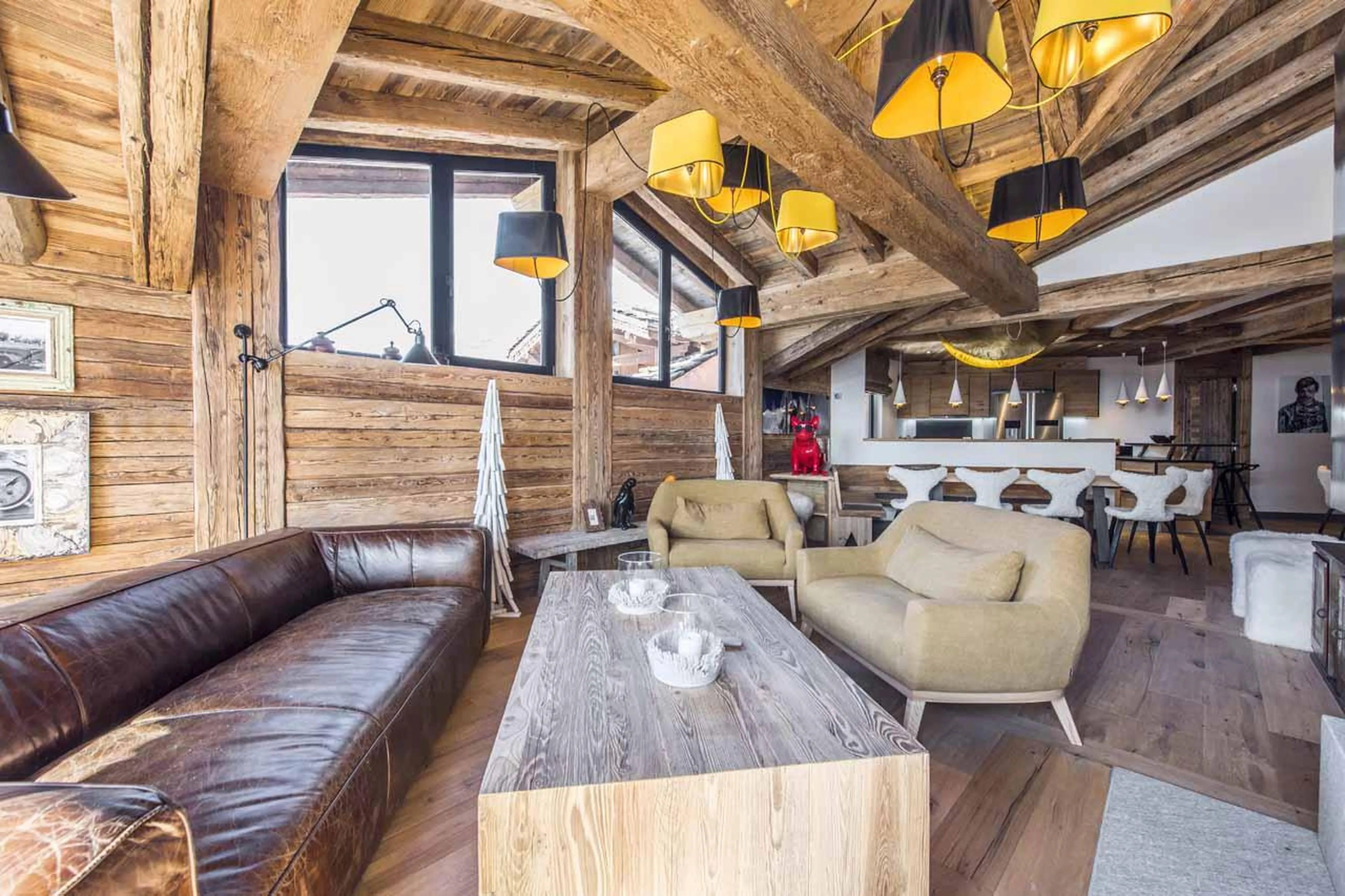 Open-plan living, kitchen and dining area in Le Penthouse Savoie, Val d'Isere