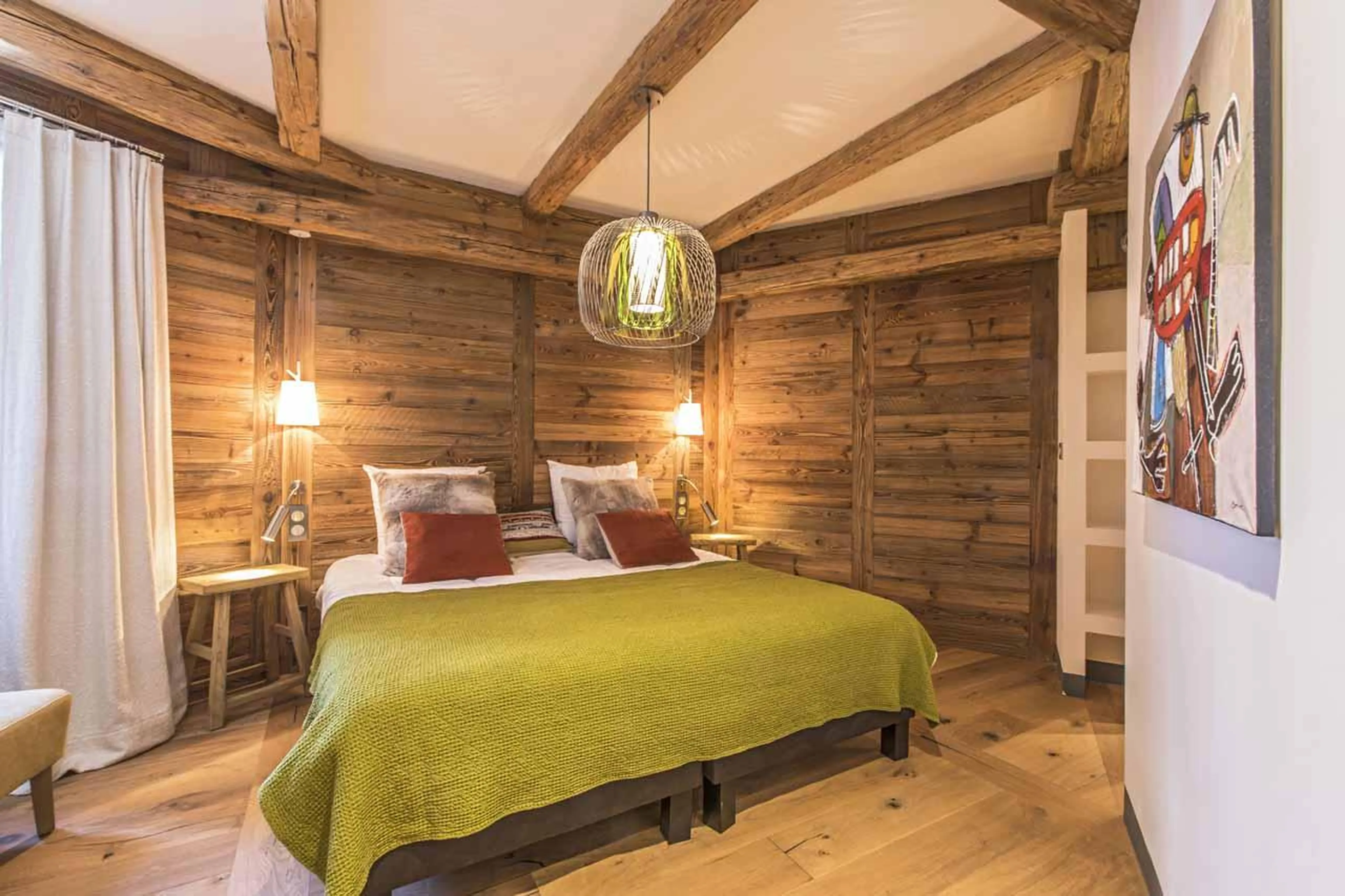 Double bedroom with en-suite bathroom in Le Penthouse Savoie, Val d'Isere