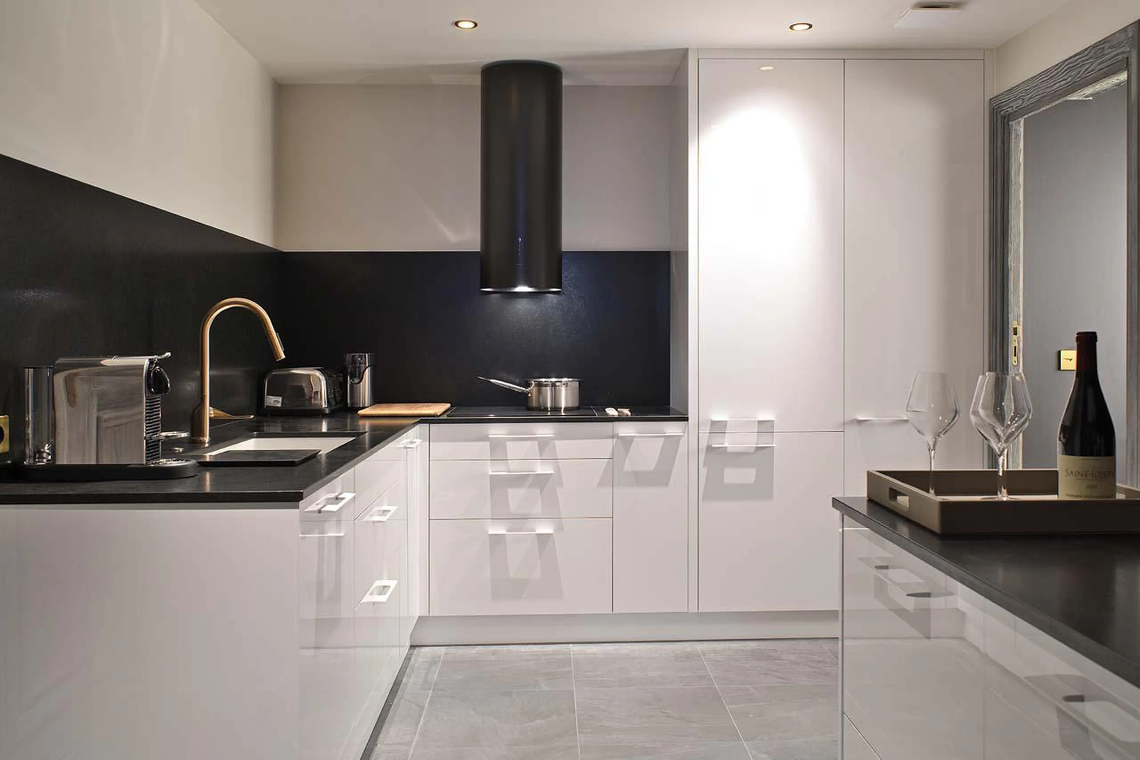 Fully equipped kitchen at Apartment Signal in Courchevel 1850