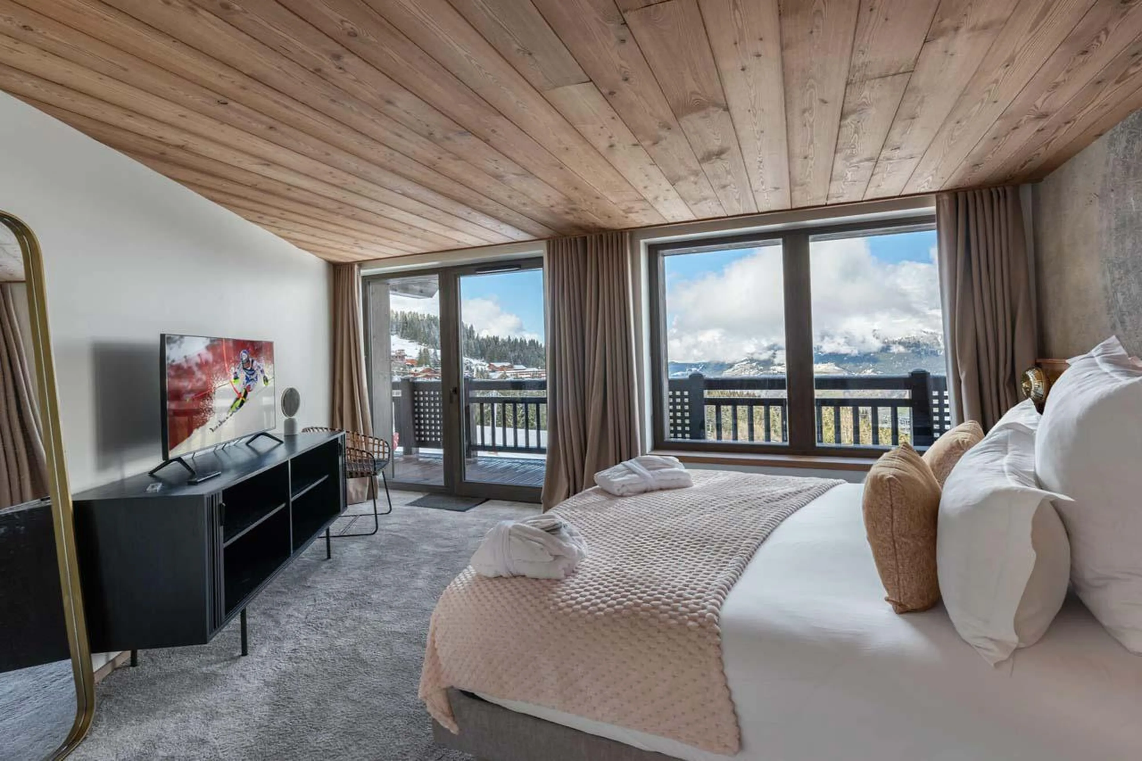 Double/twin bedroom at Apartment Sirio in Courchevel 1850