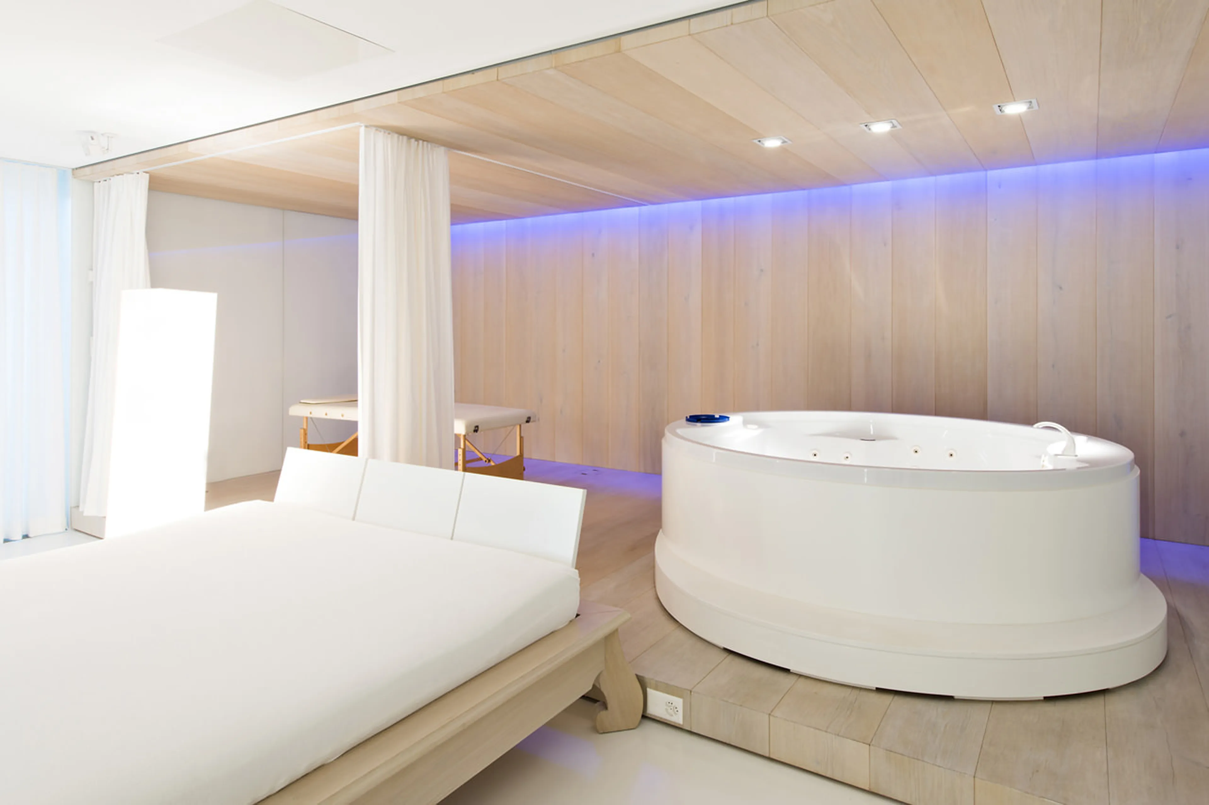 Spa with whirlpool in Apartment Snow White in St Moritz