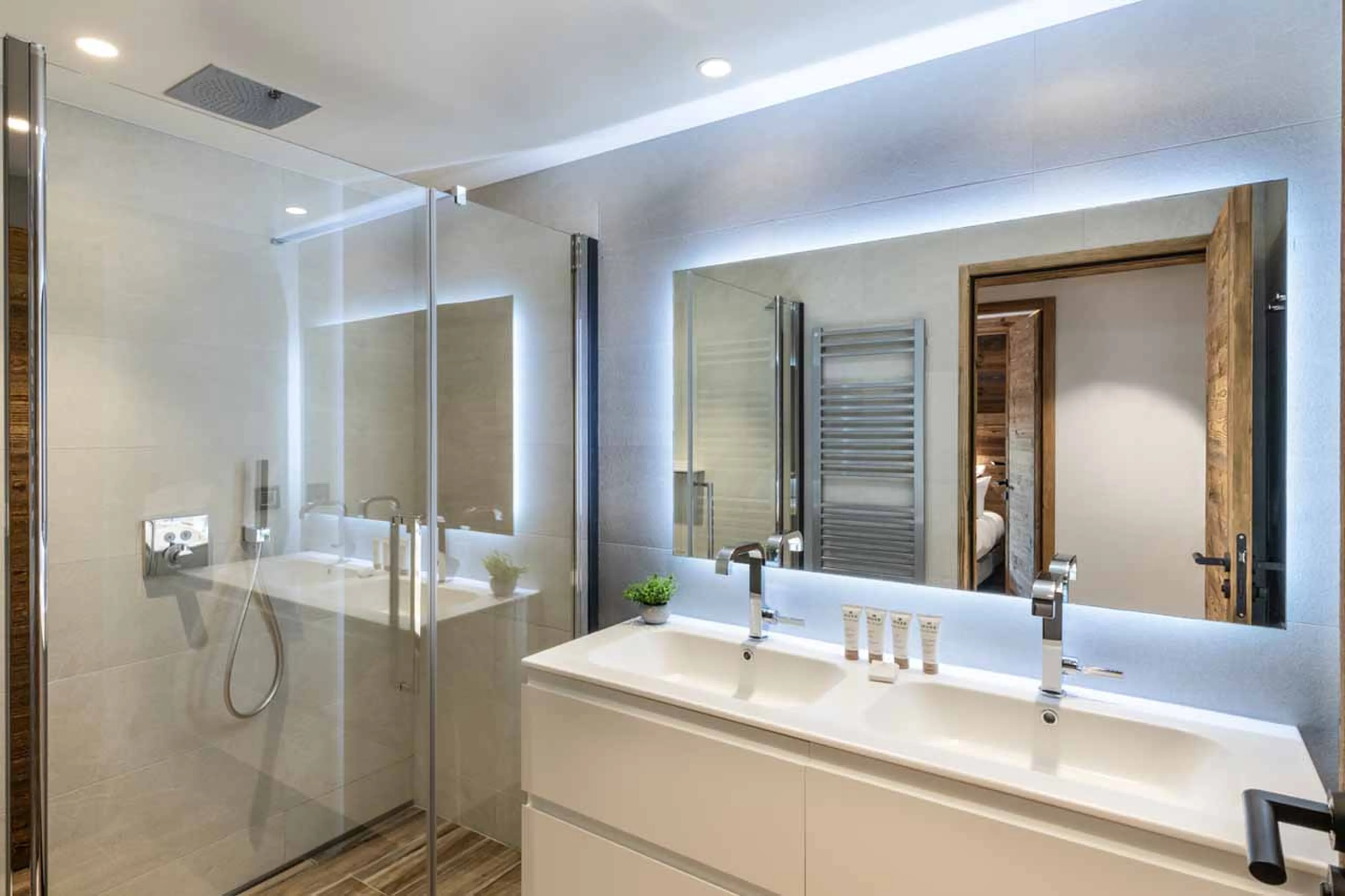 Bedroom 1 and 2 shower room at Apartment Vail Lodge B31 in Val d'Isere