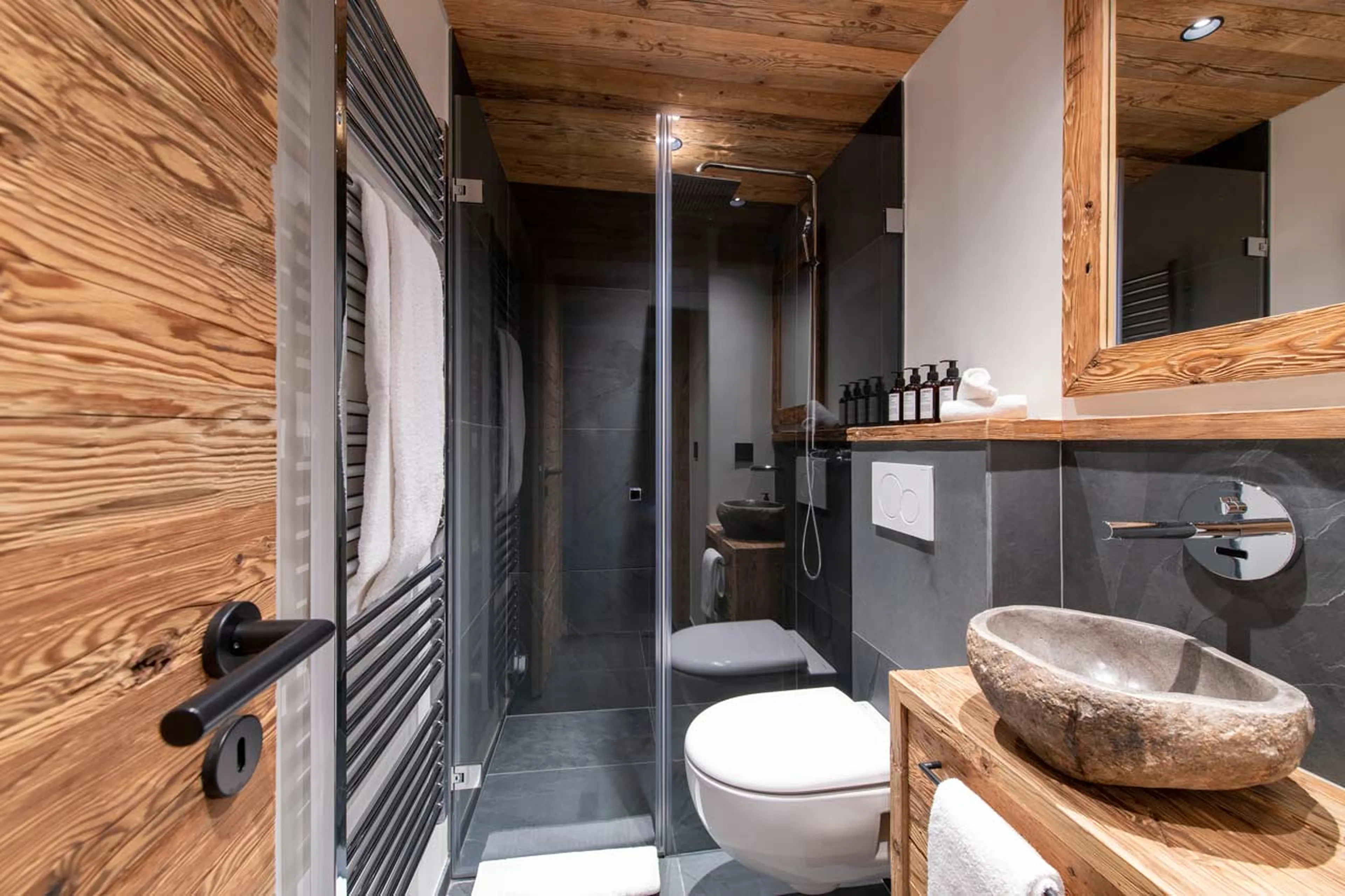 Separate shower room in Apartment Victoria 111 in Verbier