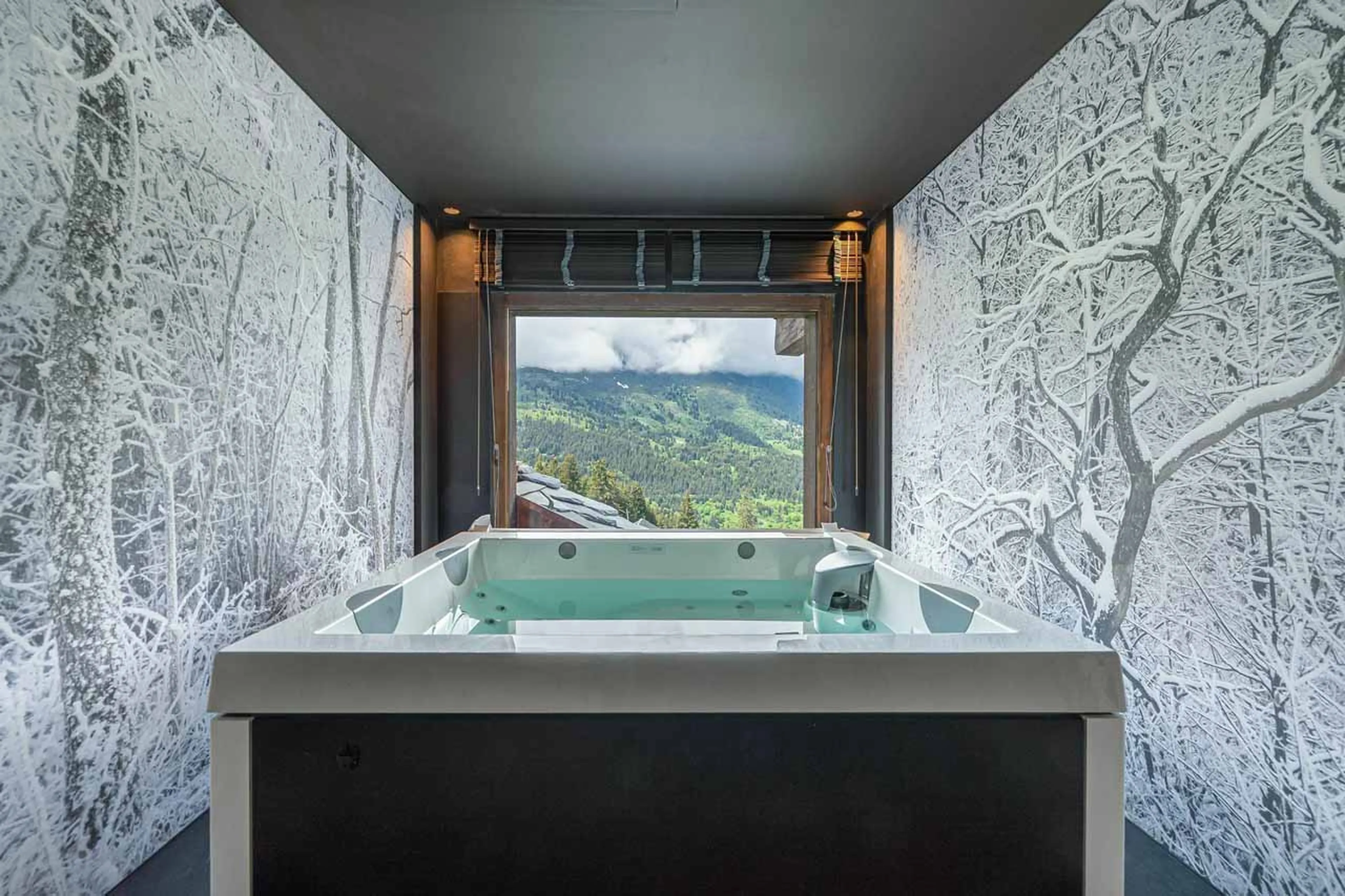 Jacuzzi at Apartment Village de l'Orée 405 in Meribel