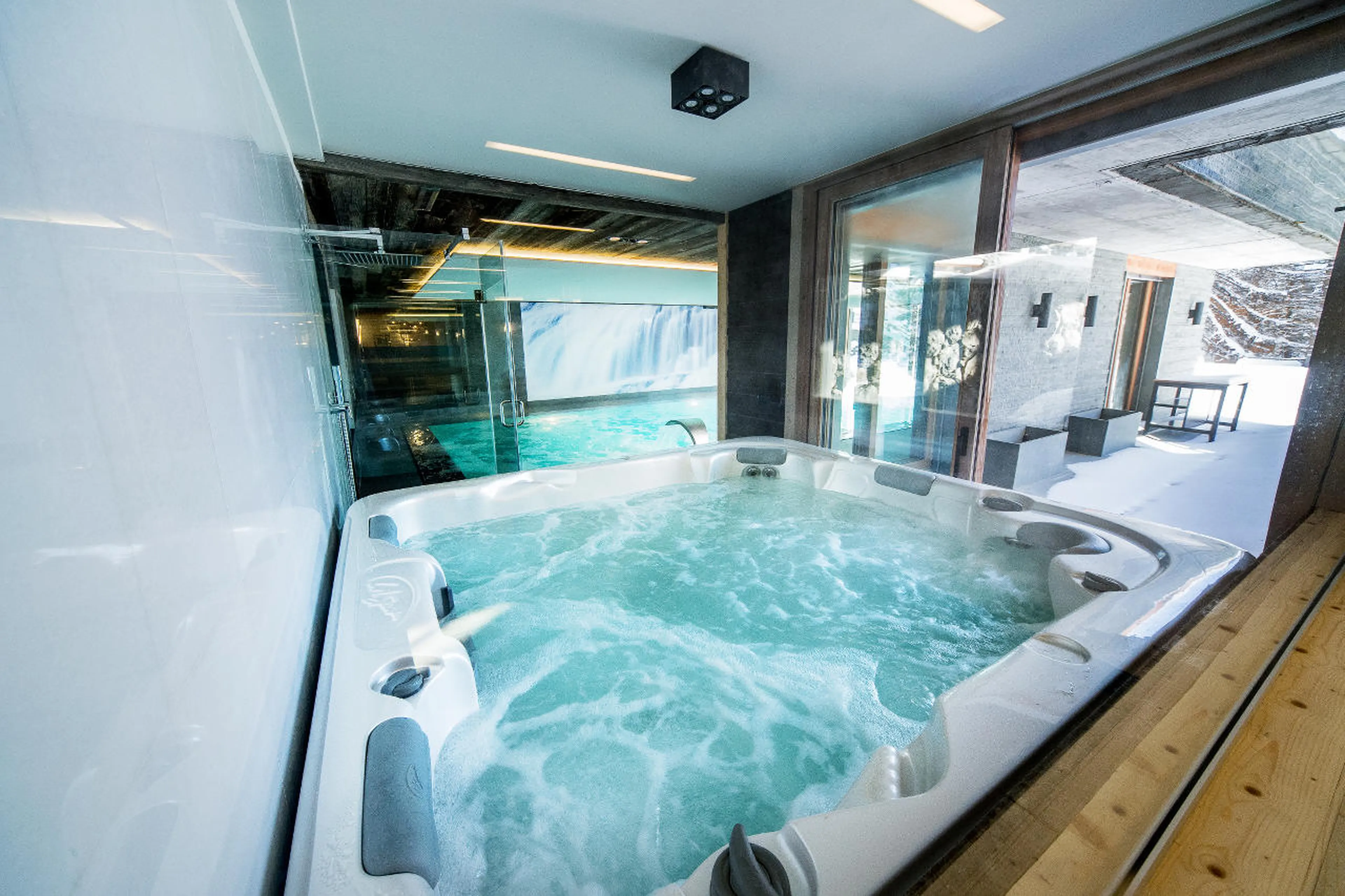 Shared Jacuzzi of Apartment Violettes in Crans-Montana