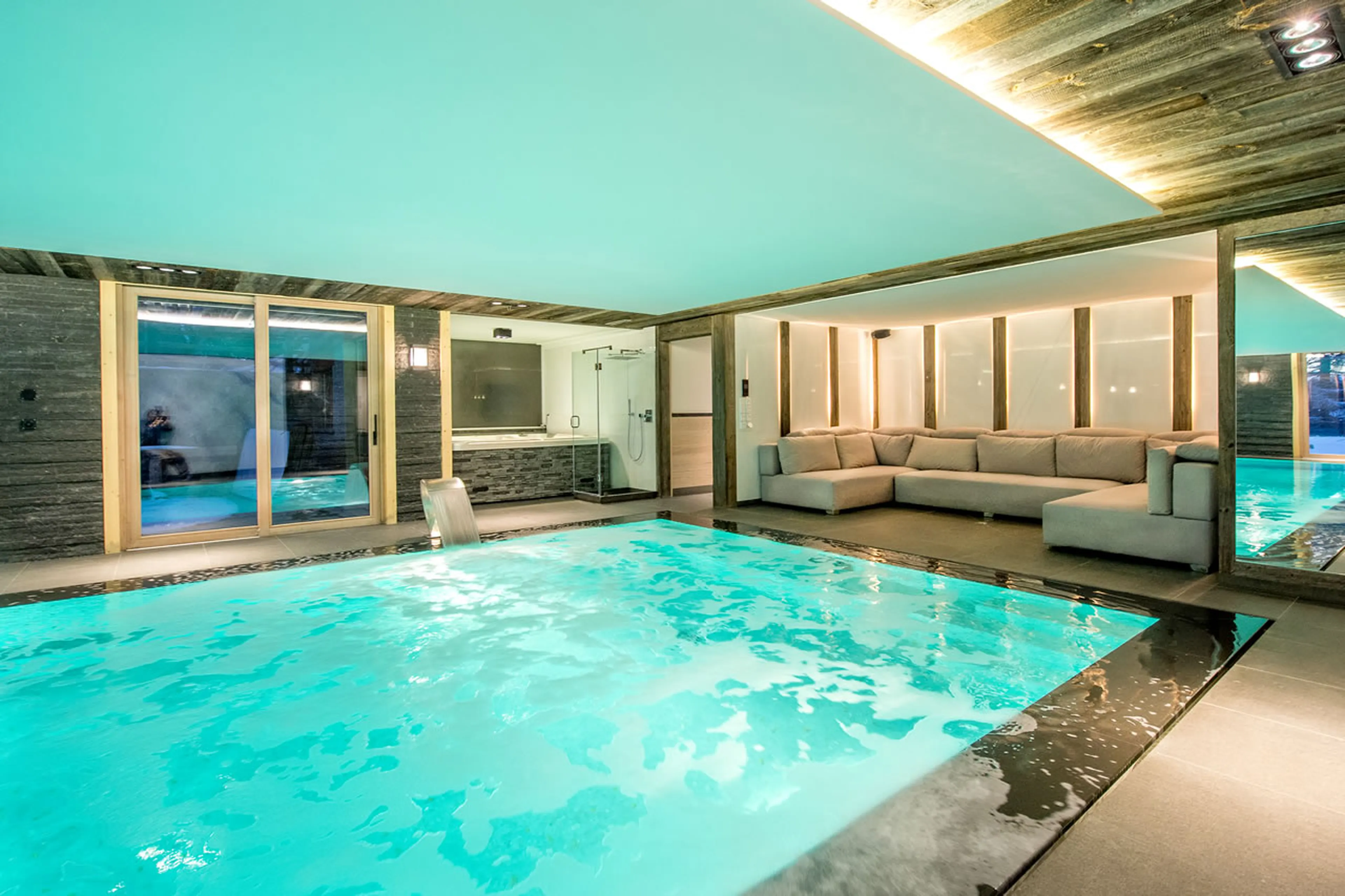 Relaxation area of shared pool used by guests in Apartment Violettes in Crans-Montana