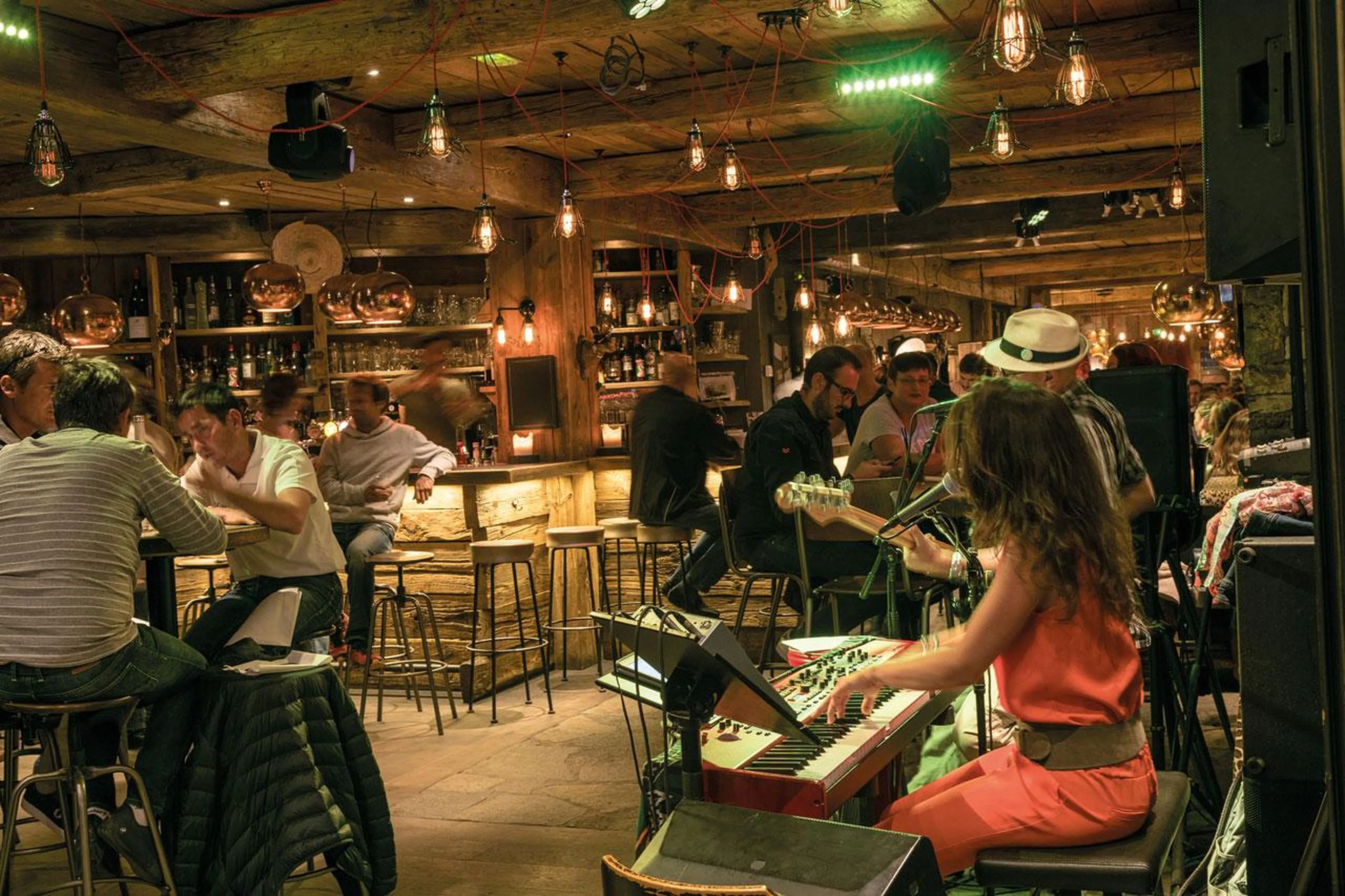 Apres-ski bar in Val d'Isere