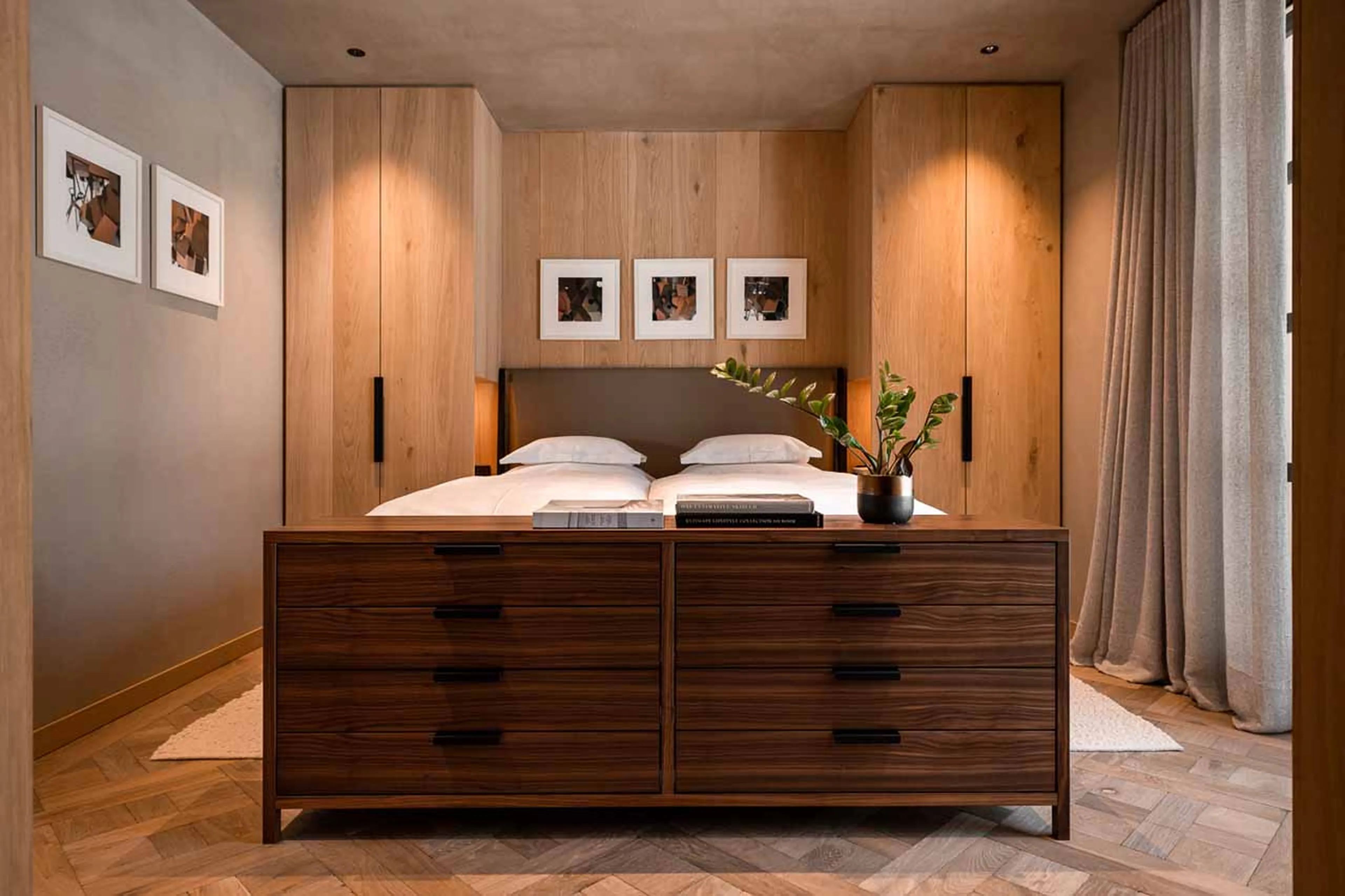 Modern suite bedroom at Arla Luxury Home in Lech