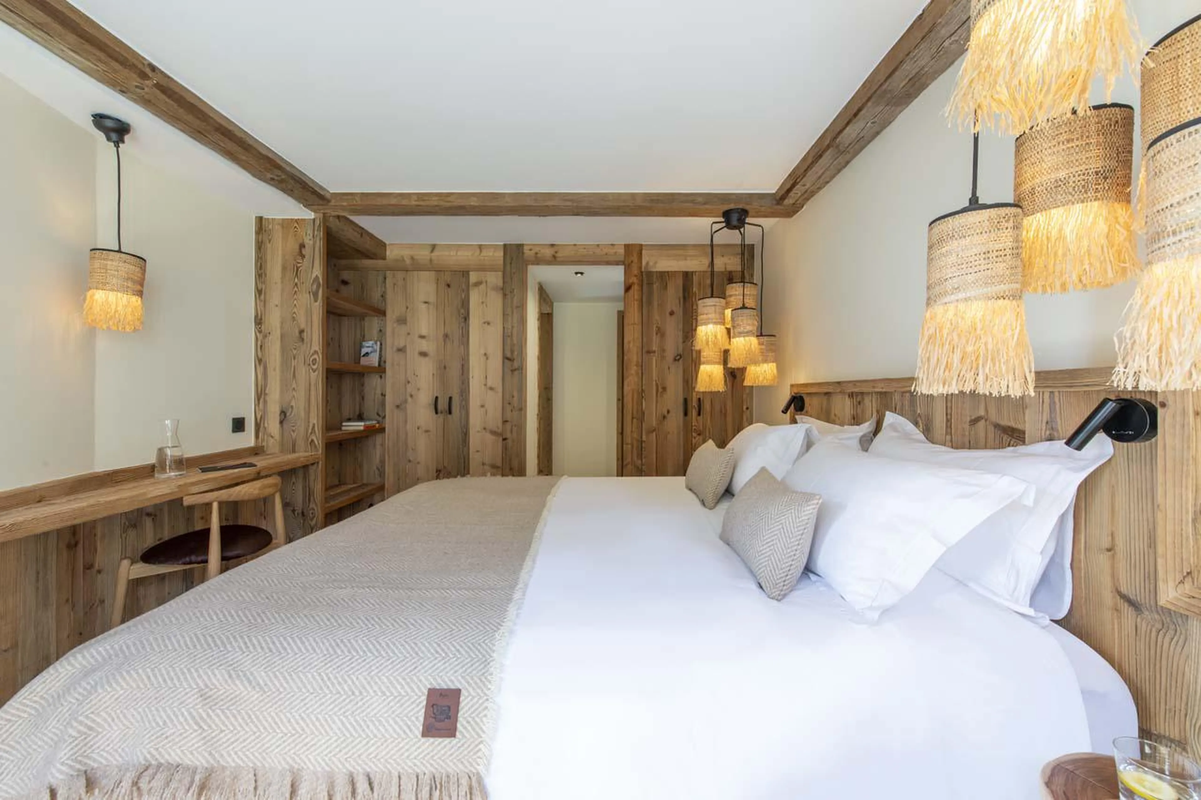 Twin/double bedroom at Arolay Apartment 2 in Val d'Isere