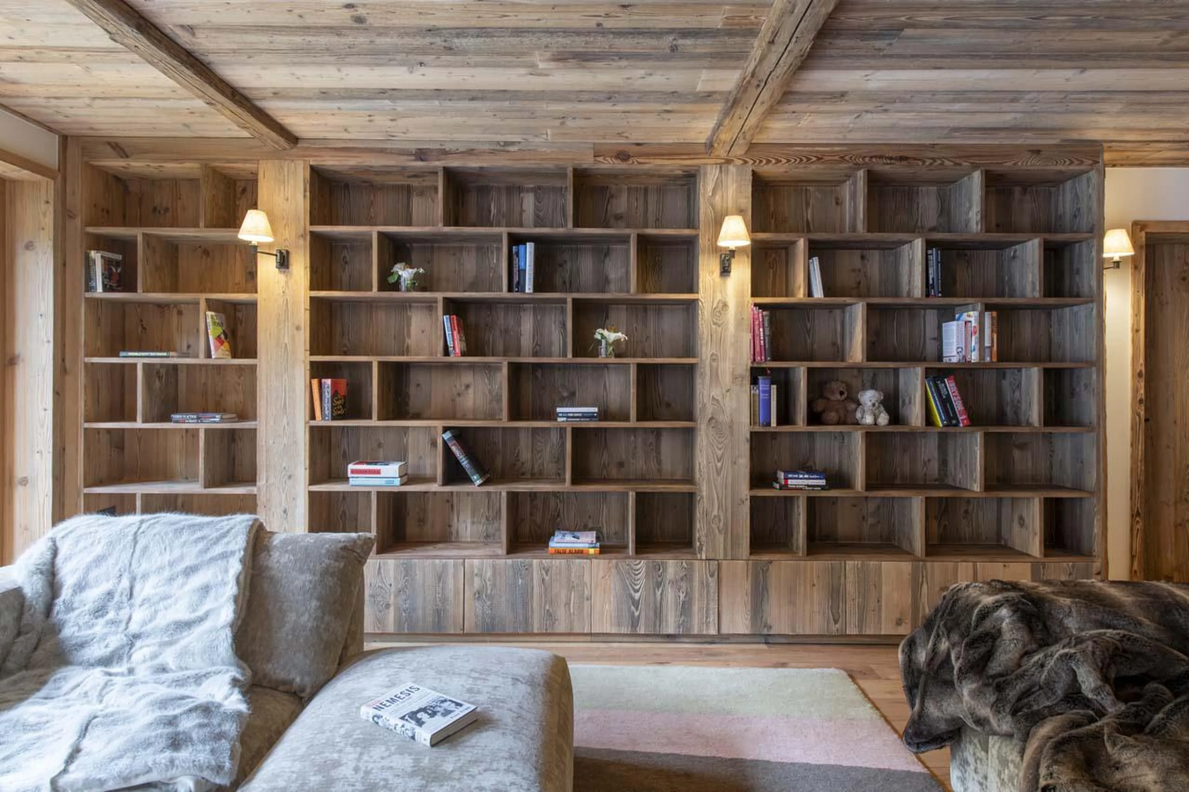 Bookshelves at Arolay Apartment 2 in Val d'Isere