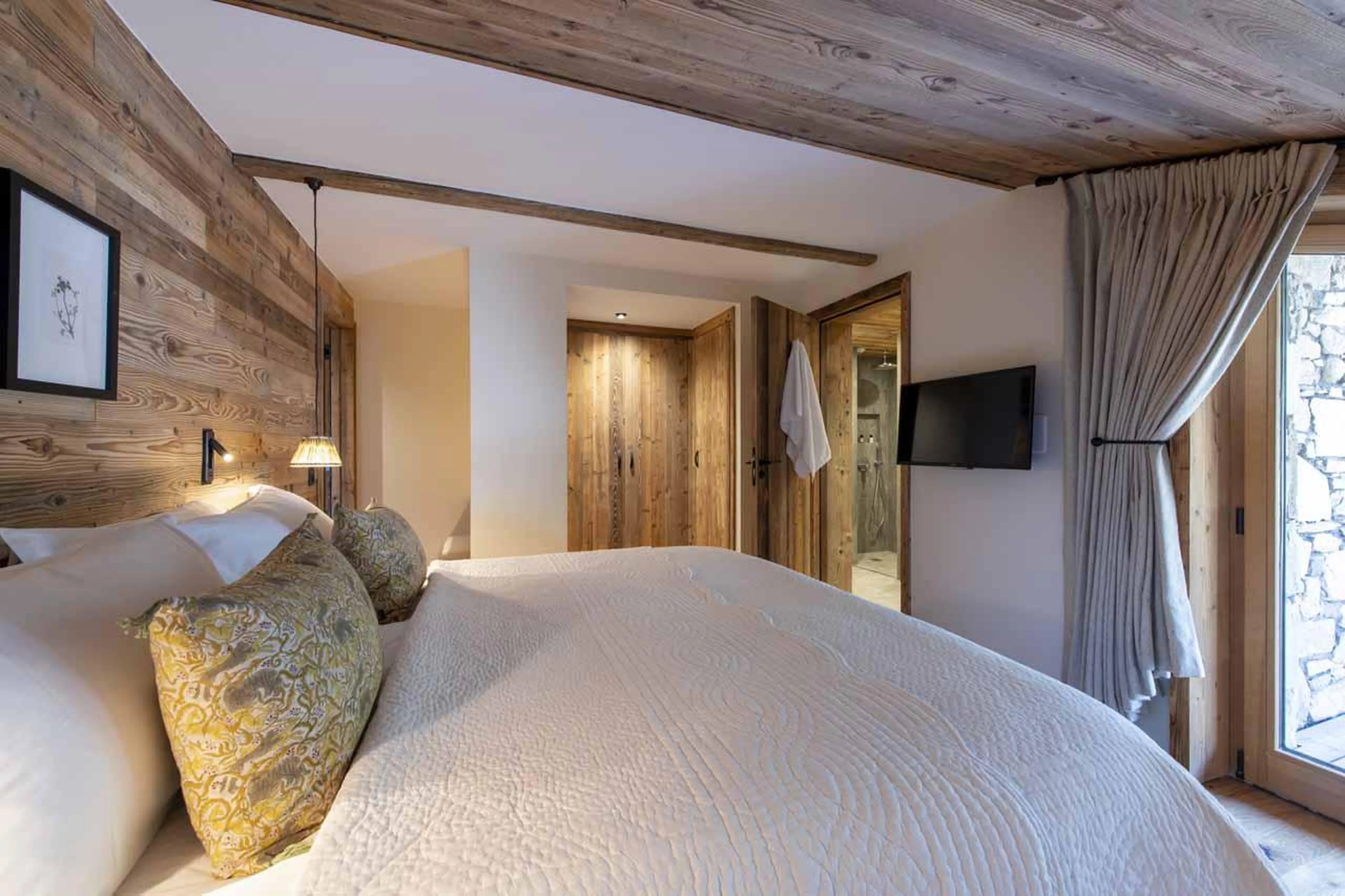 TV in Arolay Penthouse, Val d'Isere
