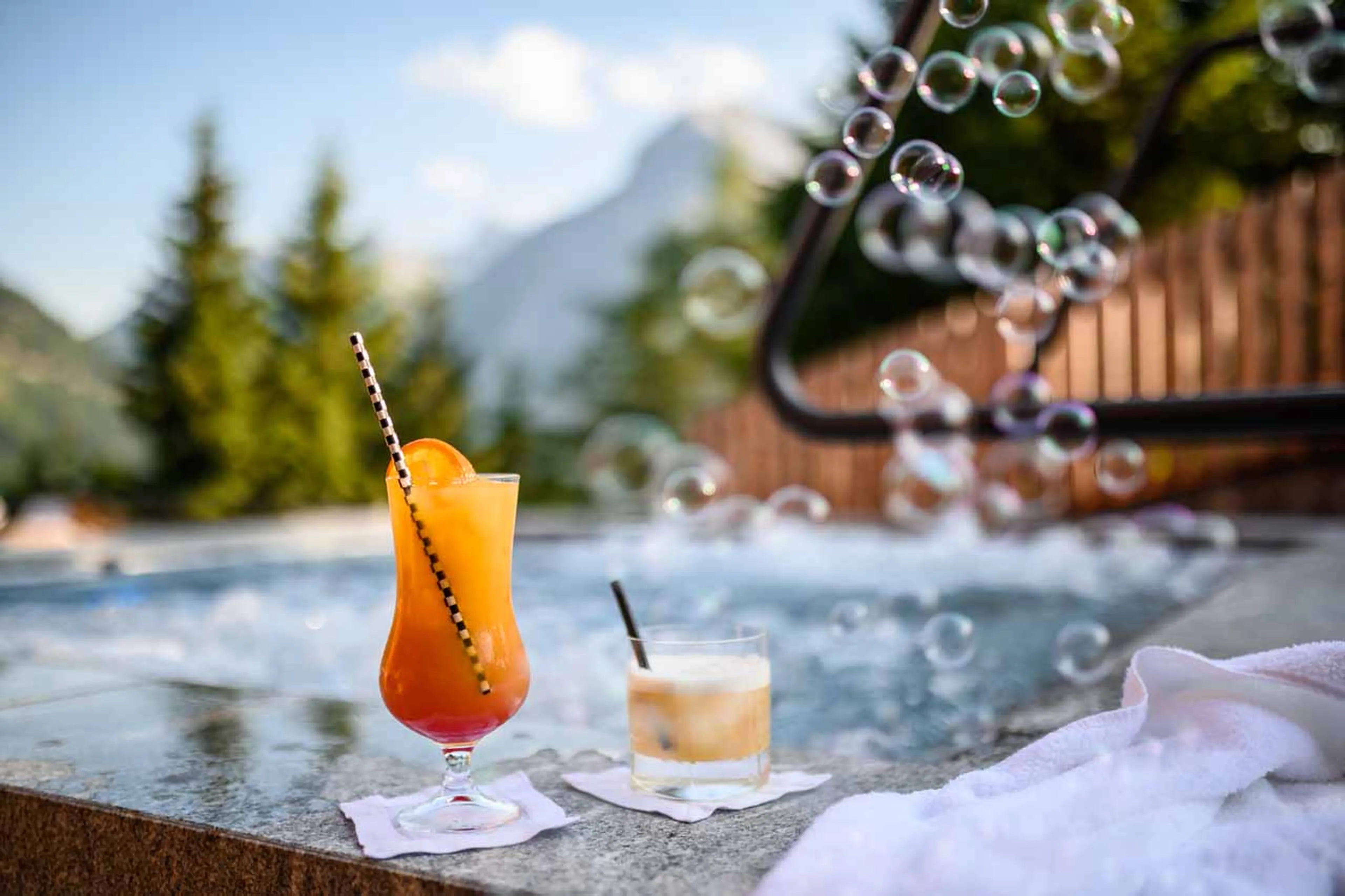 Outdoor Jacuzzi at Chalet Arula 1 in Lech