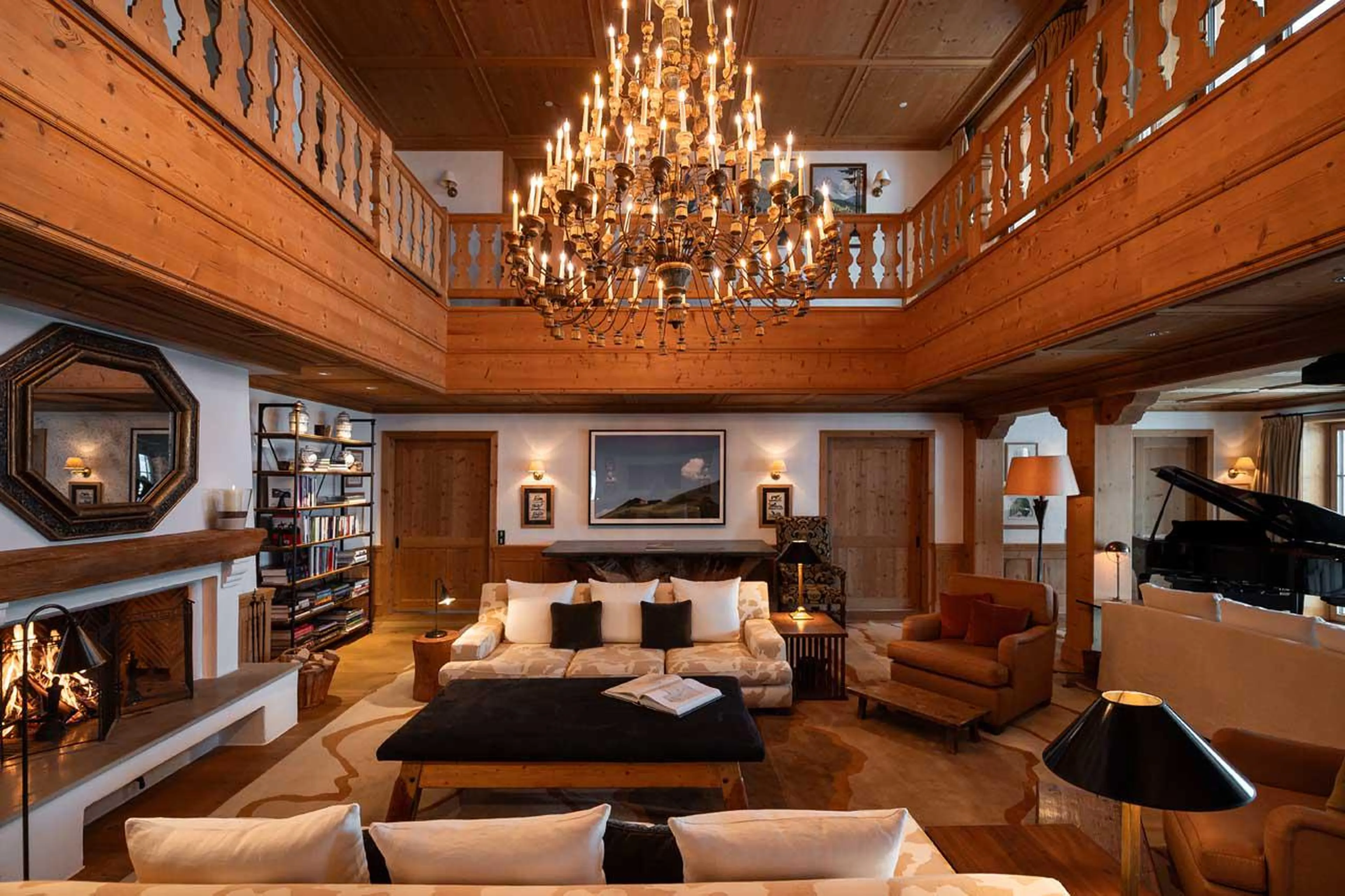 Elegant living space with grand chandelier at Aurelio Club Chalet in Lech