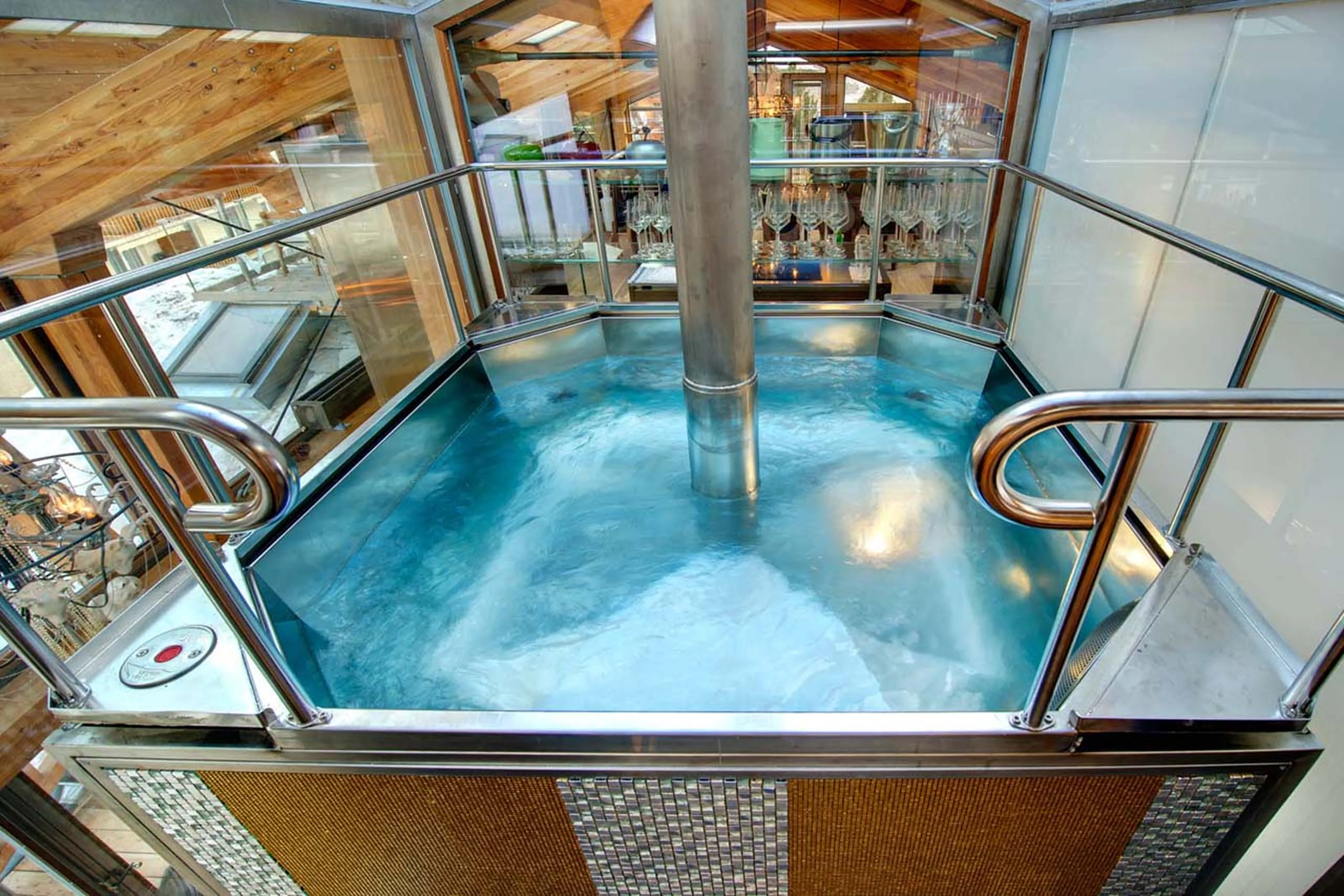 Hydraulic hot tub at Backstage Chalet in Zermatt