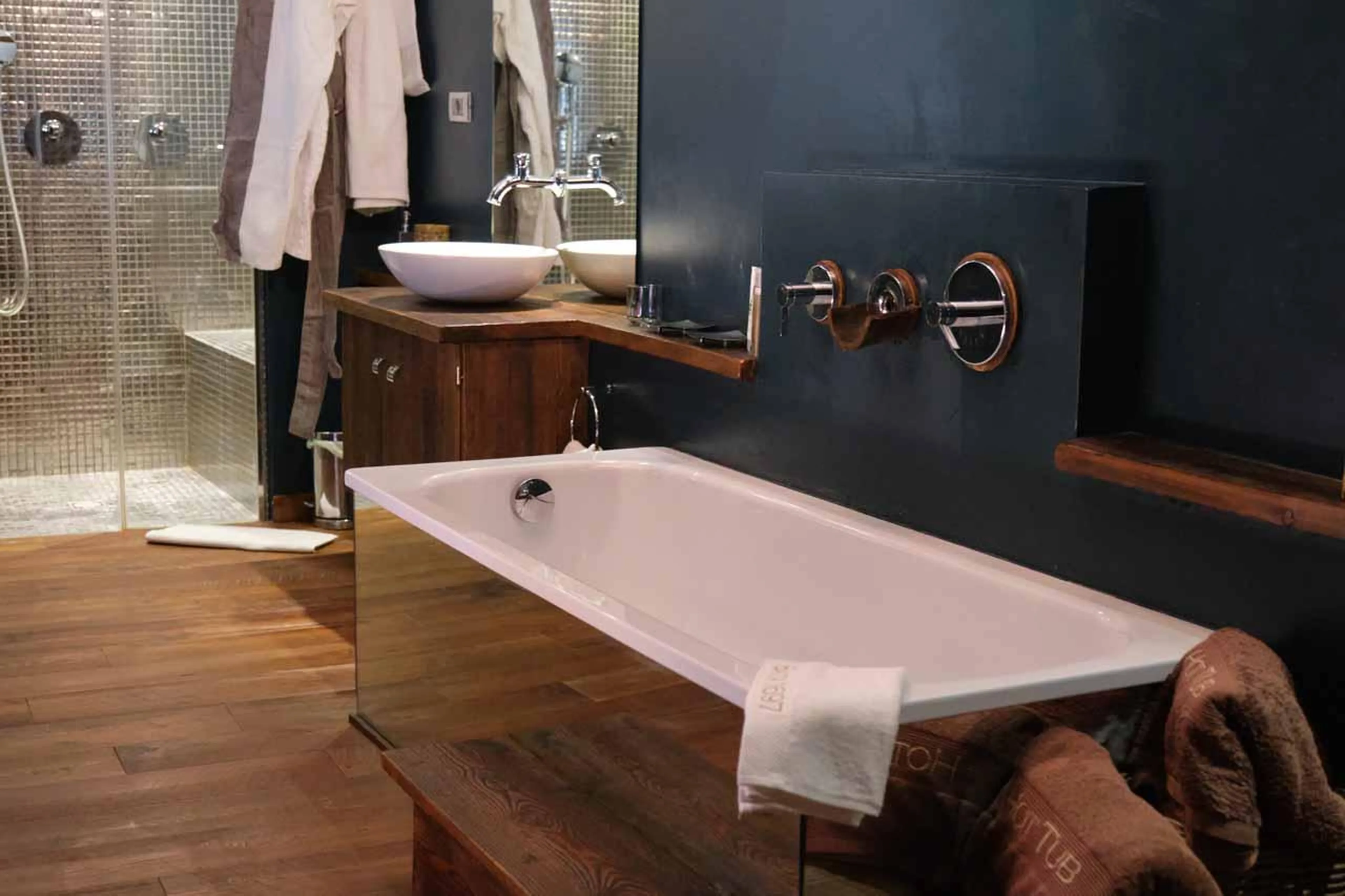 Bathroom with separate shower at Baita 1697 in Piedmont