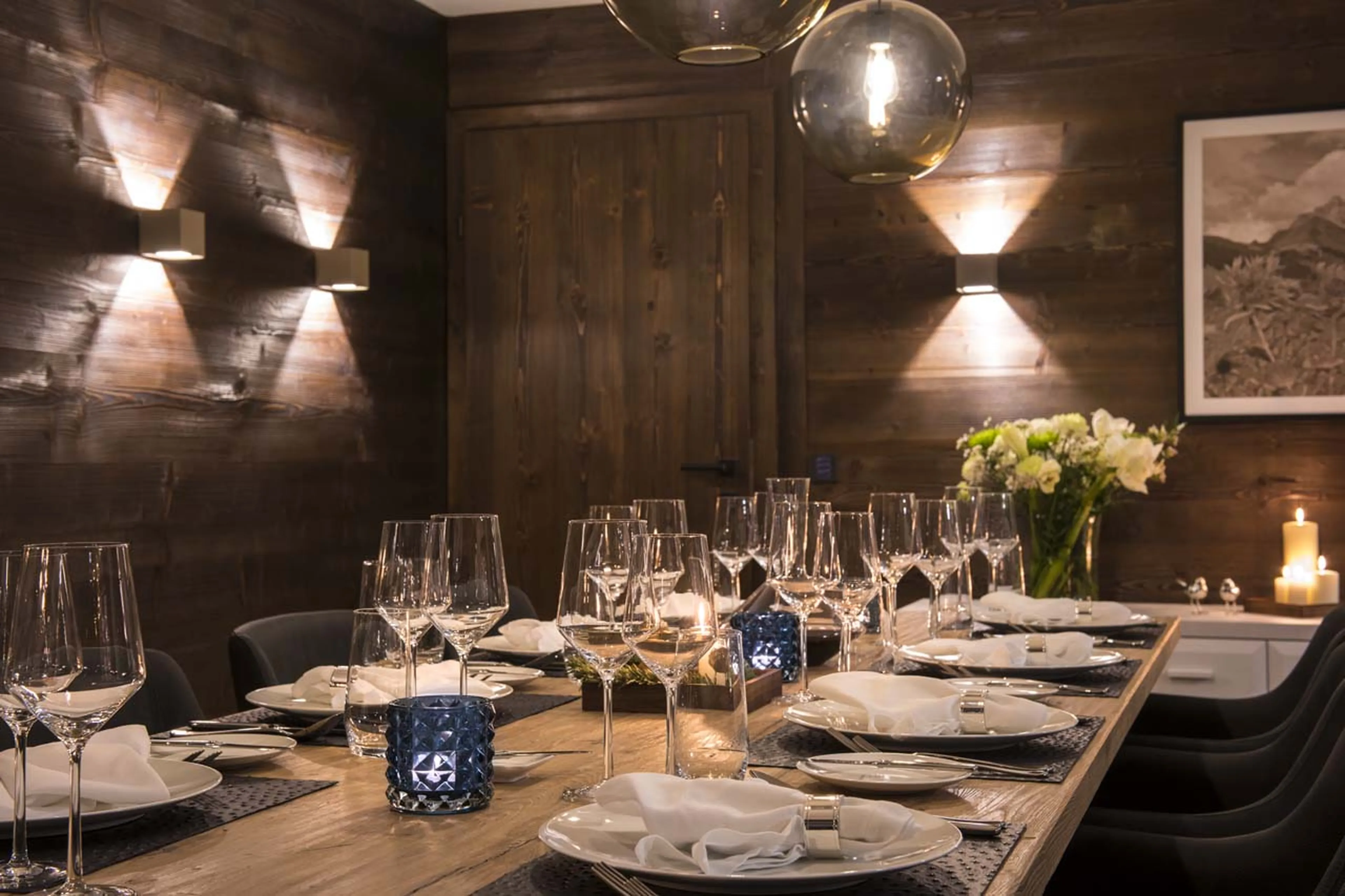 Dining table at night in Balegia Apartment 3 in Lech