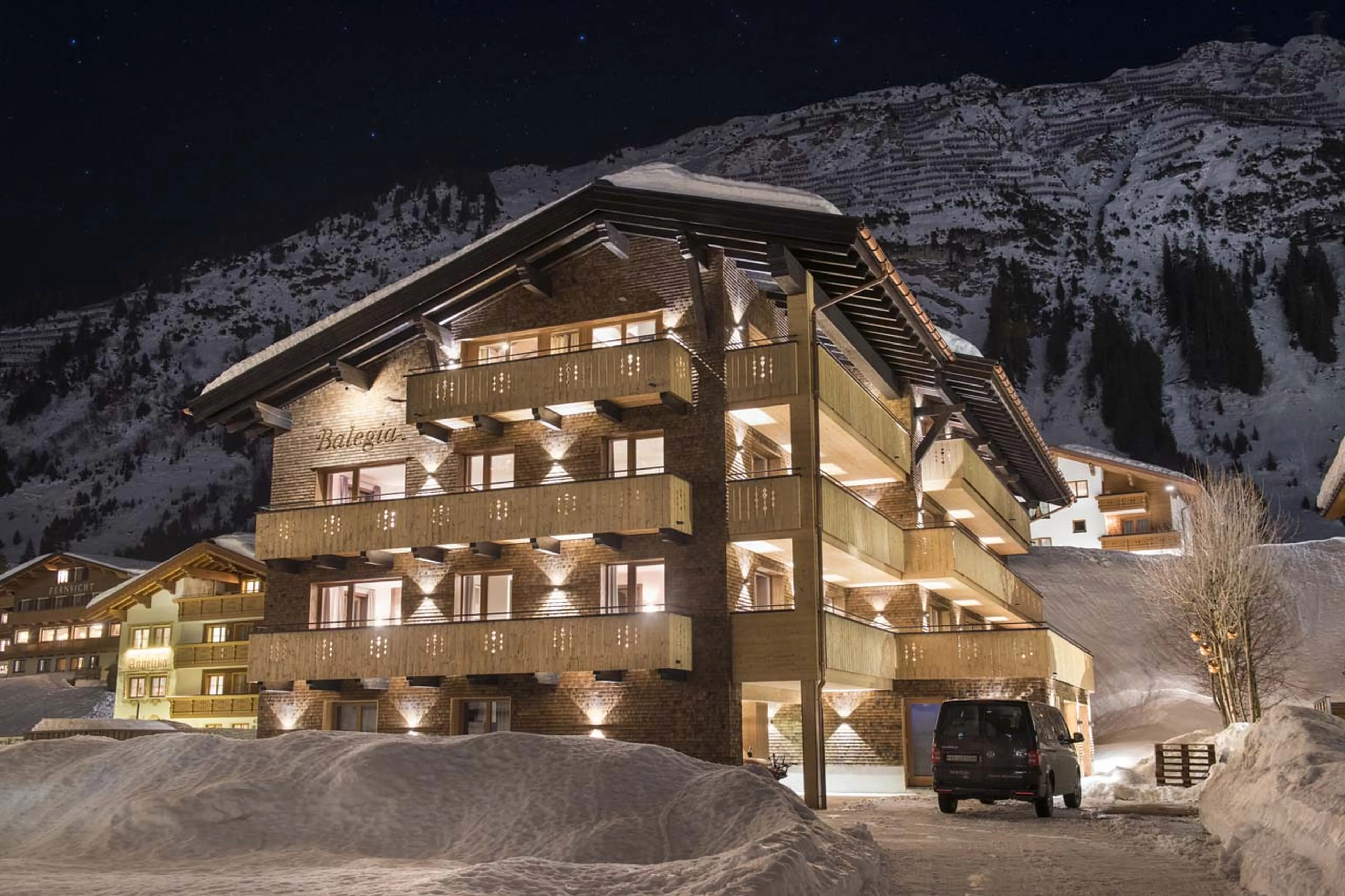 Exterior of Balegia Apartment 4 in Lech at night