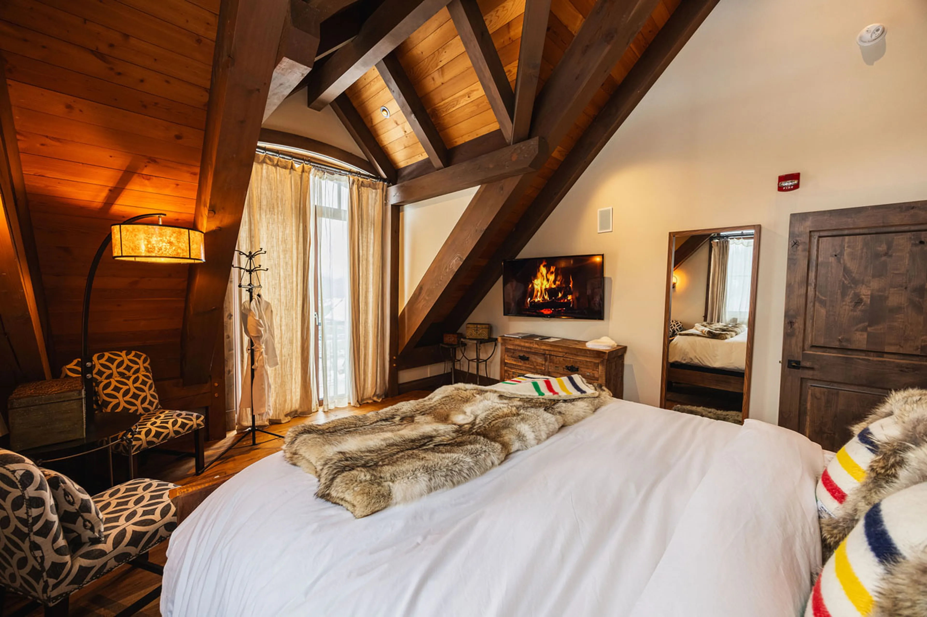 Lord Revelstoke bedroom at Bison Lodge in Revelstoke