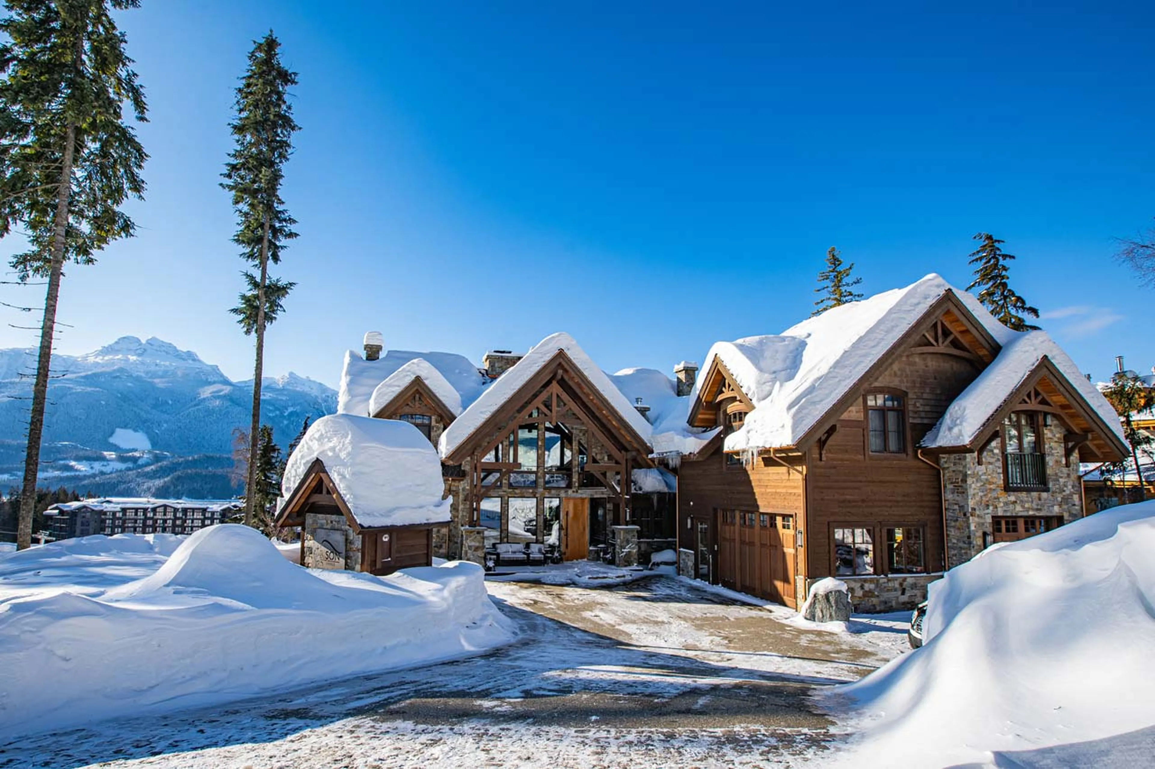 Exterior of Bison Lodge in Revelstoke