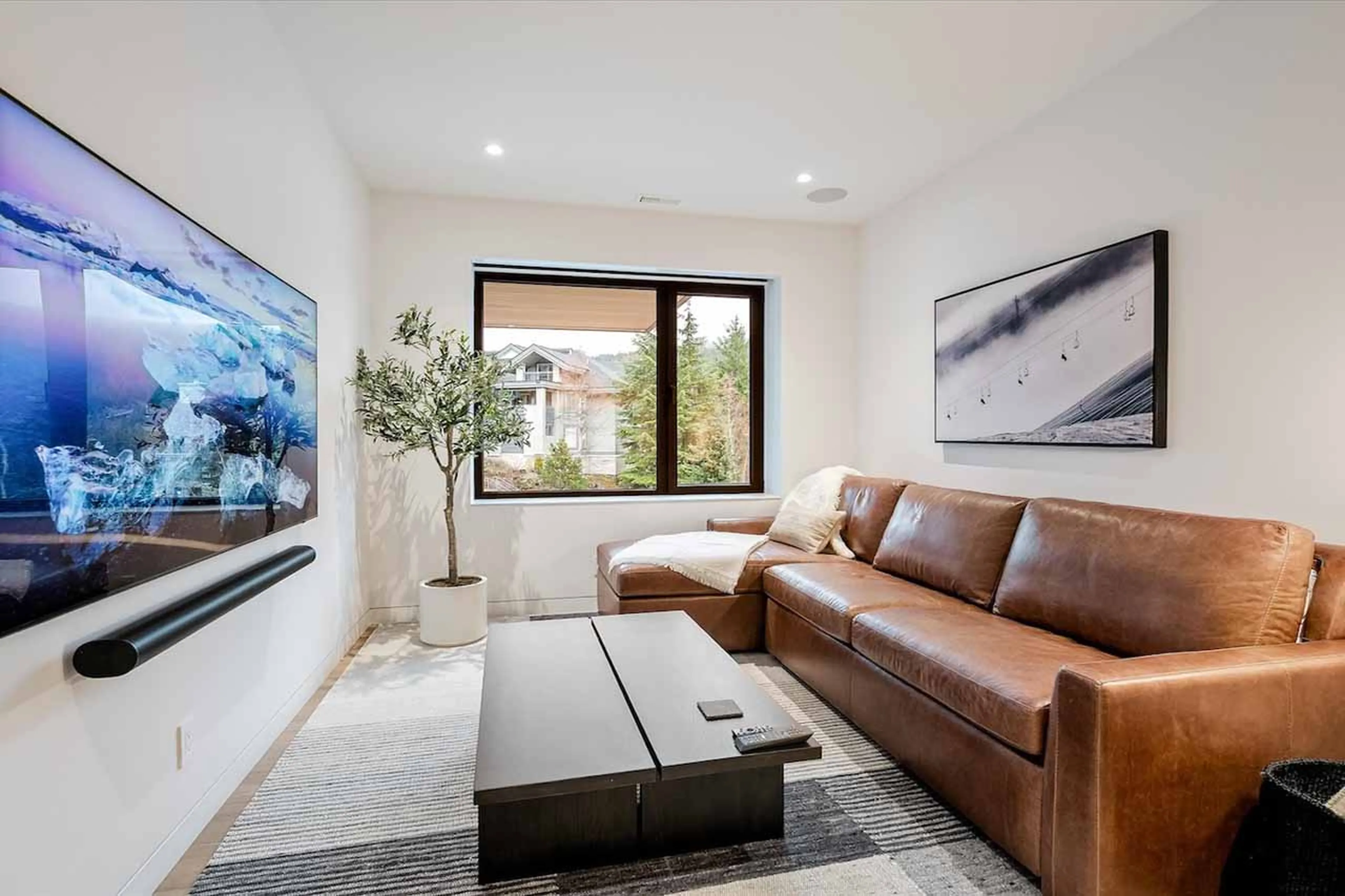 TV room at Blueberry Hill Retreat in Whistler