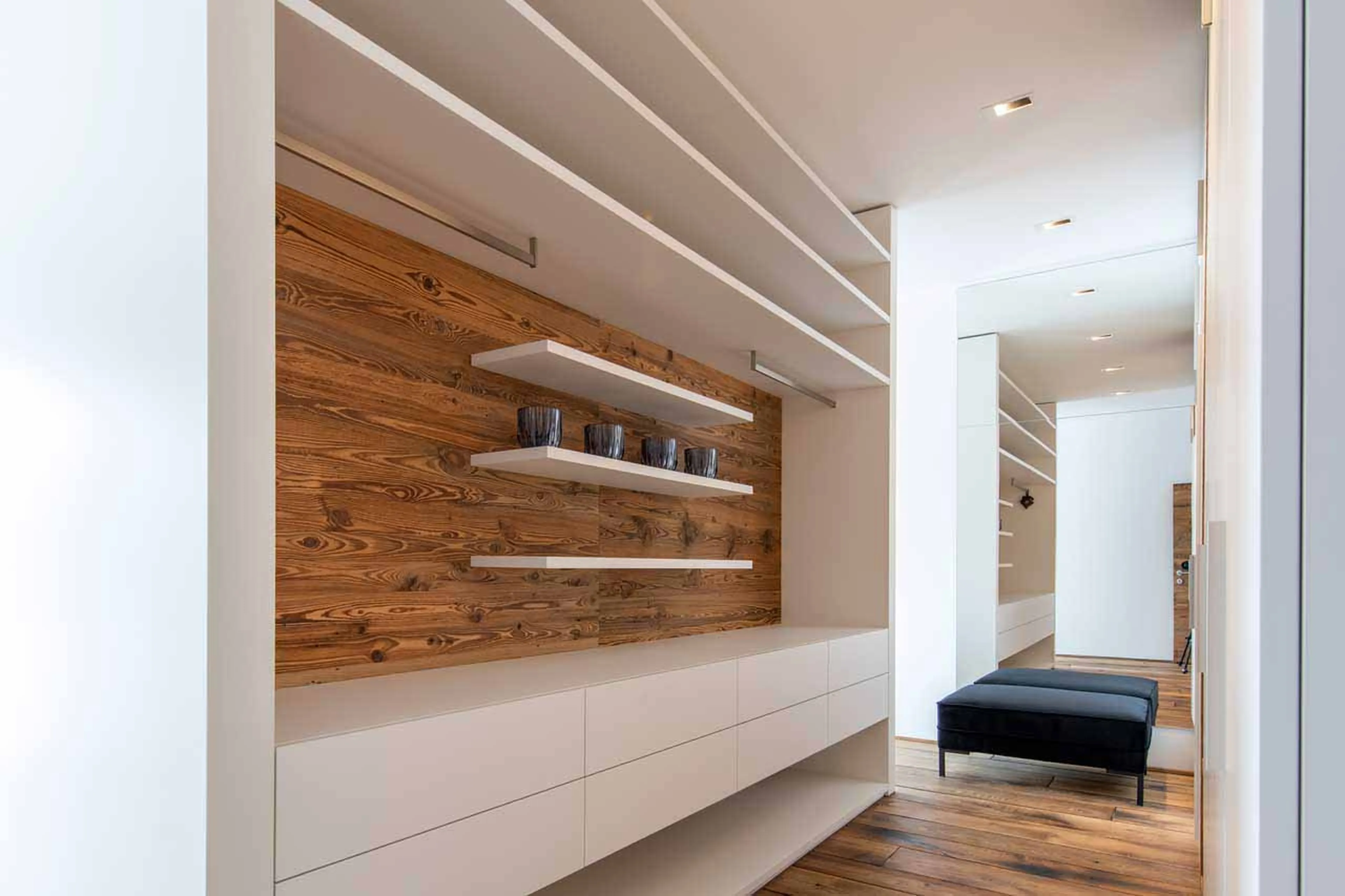 Walk-in wardrobe at Jackobshorn in Bortji Estate in Davos