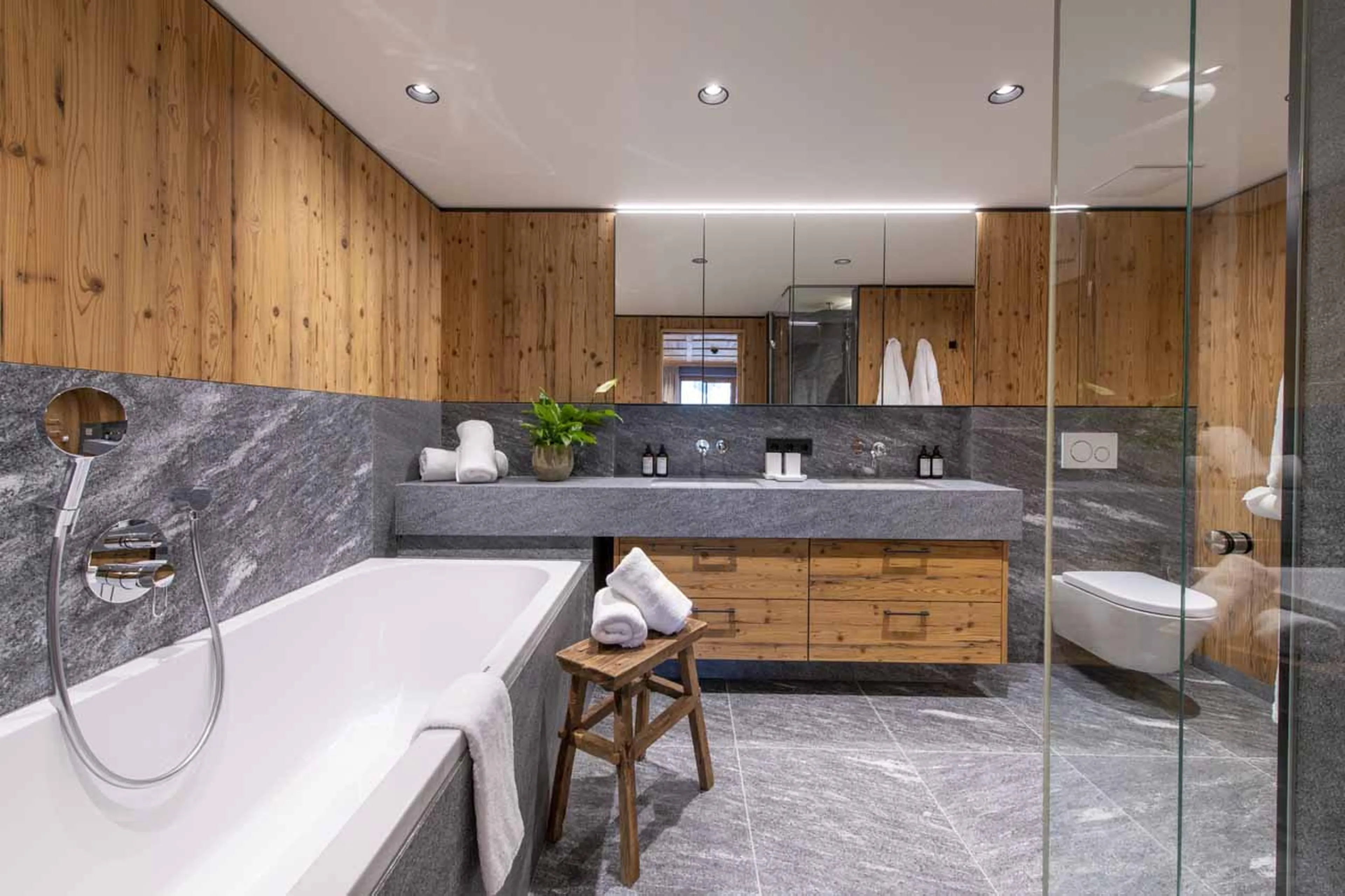 Bathroom two at Apartment Brunnenhof 10 in Lech