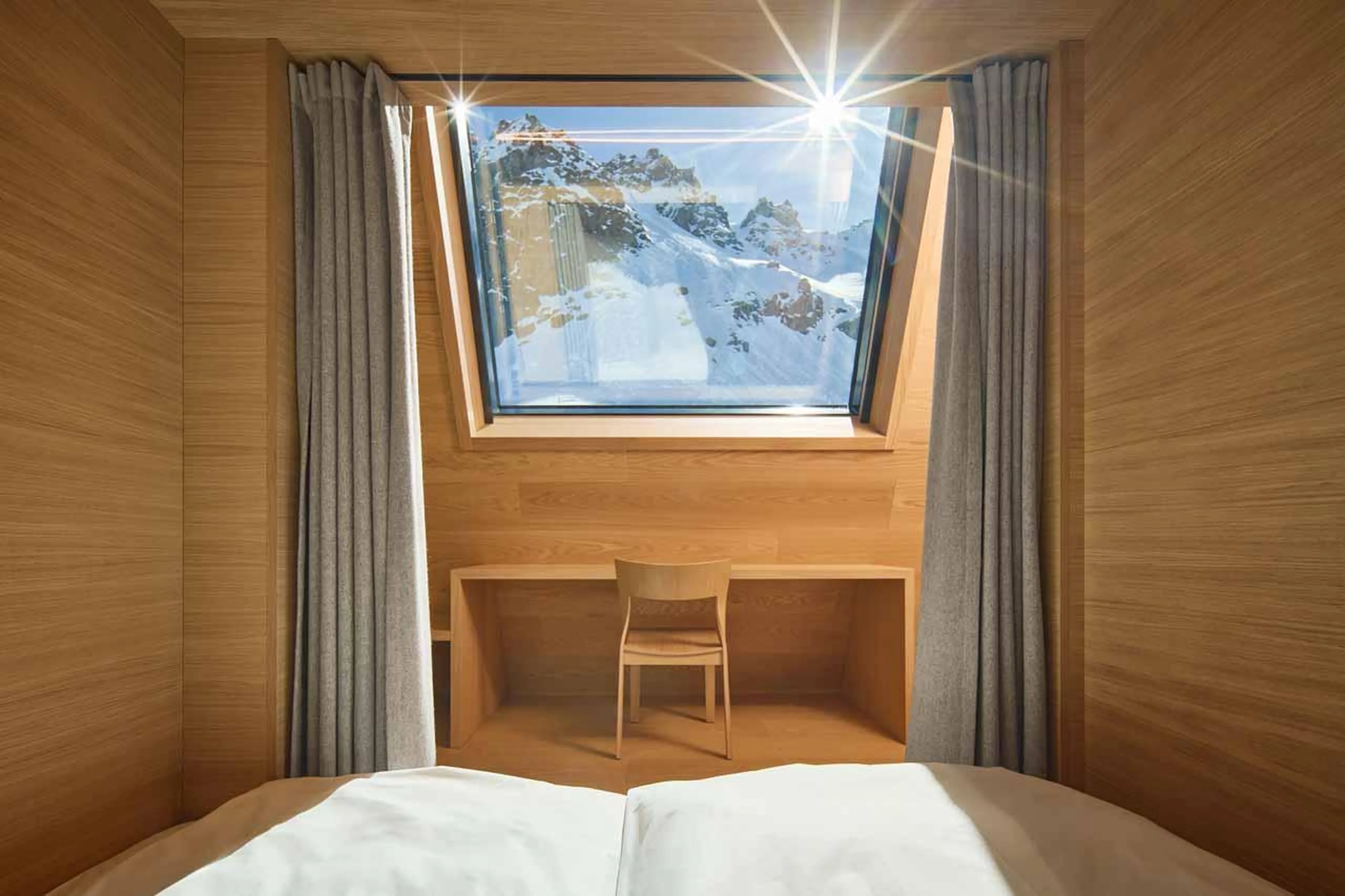 Privacy curtains in Cabane Tortin, Verbier