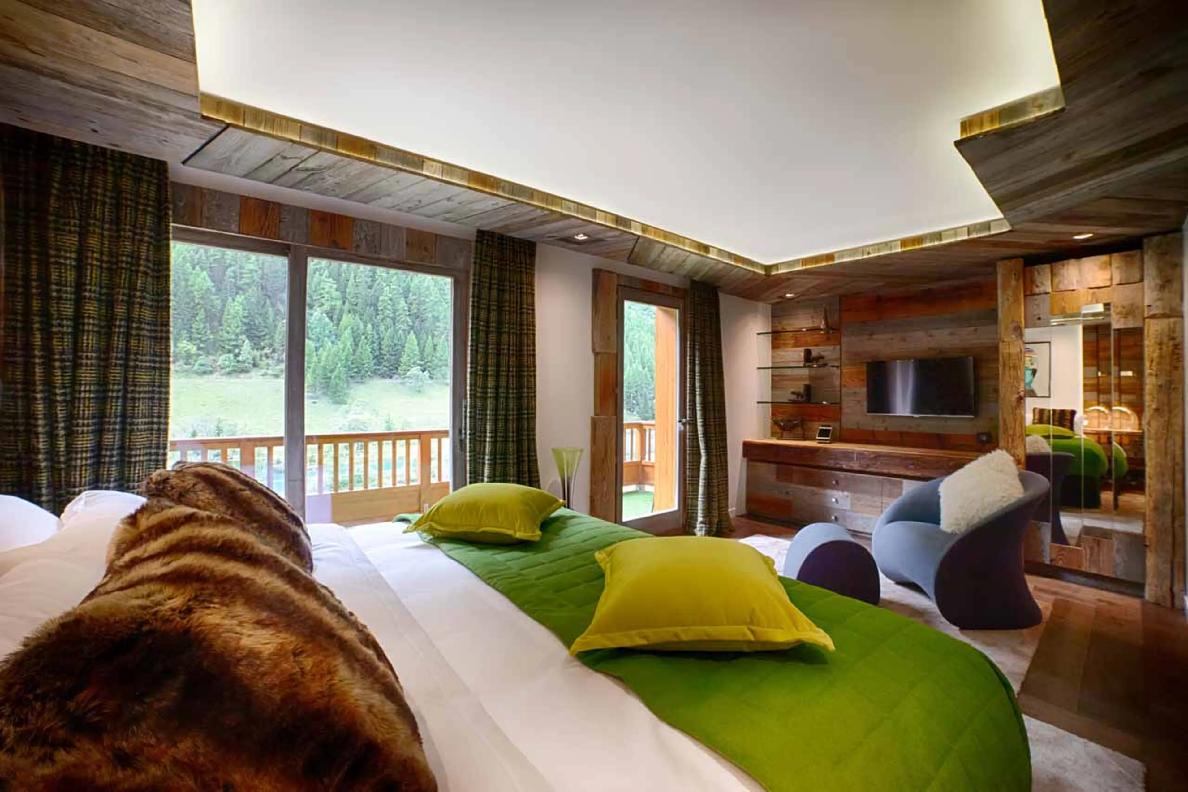 Bedroom three balcony at Apartment Cap Crystal Lodge in Tignes