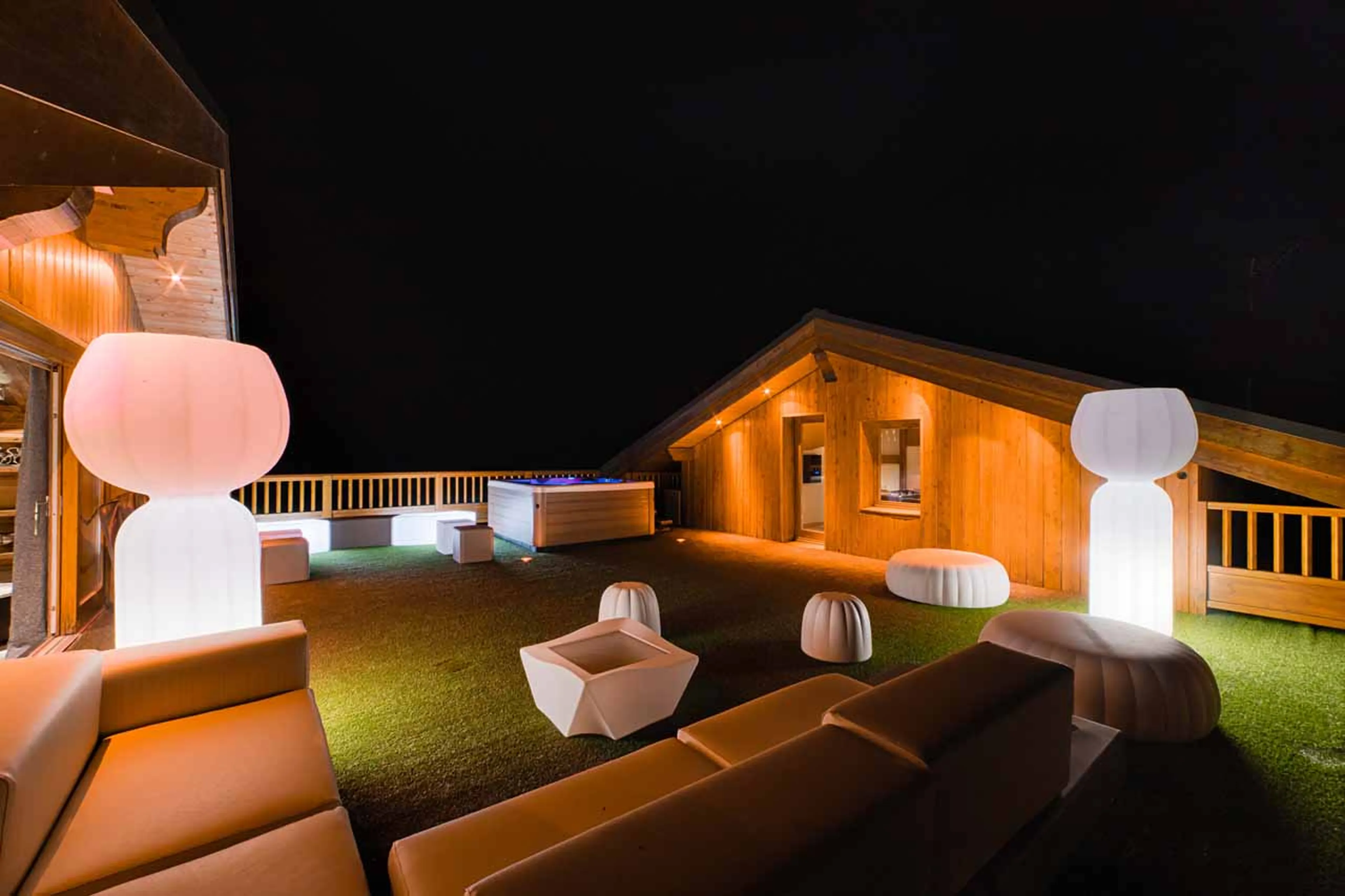 Terrace with hot tub at Apartment Cap Crystal Lodge in Tignes