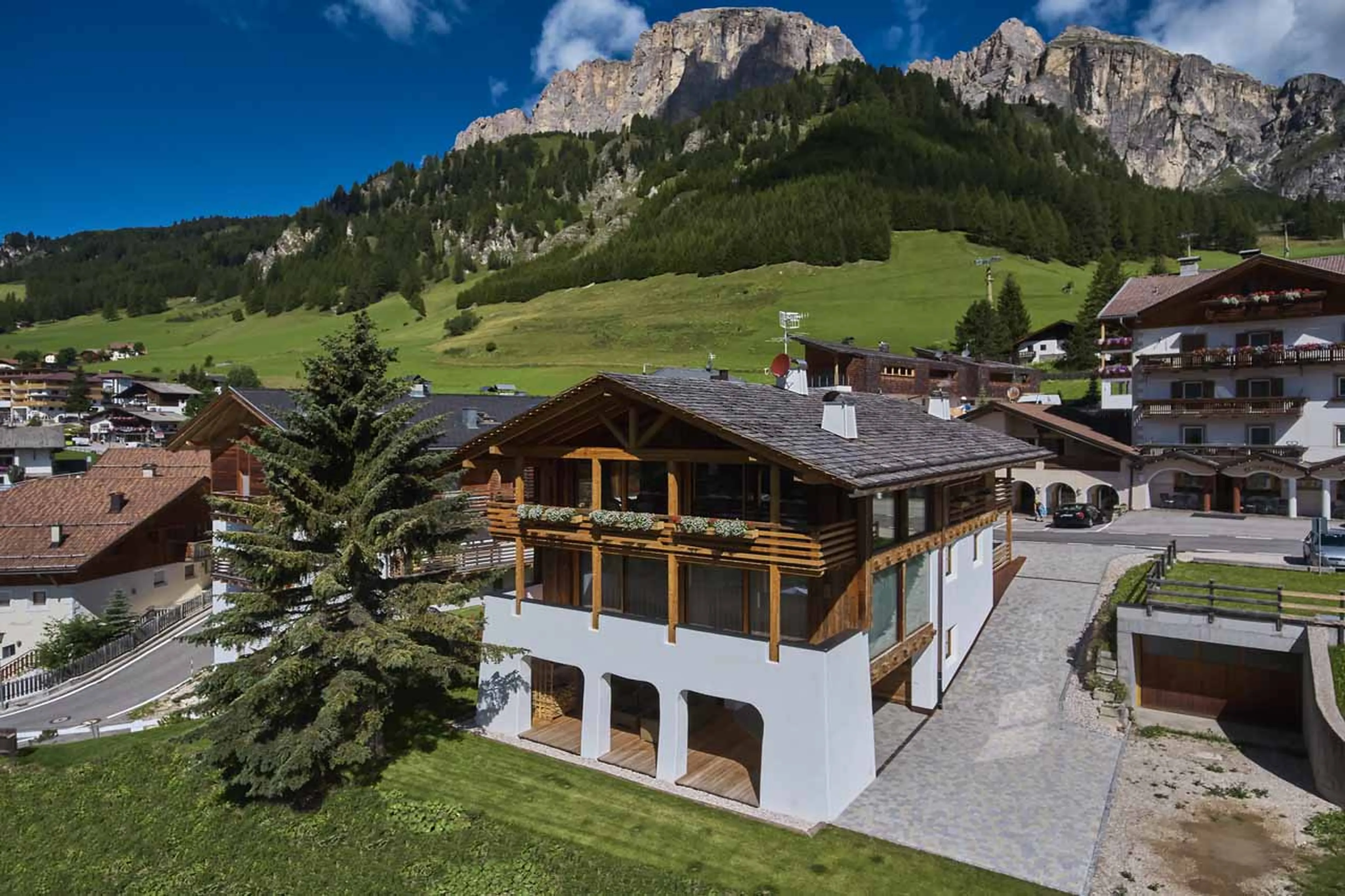 Central location of Casa Feroze in Colfosco