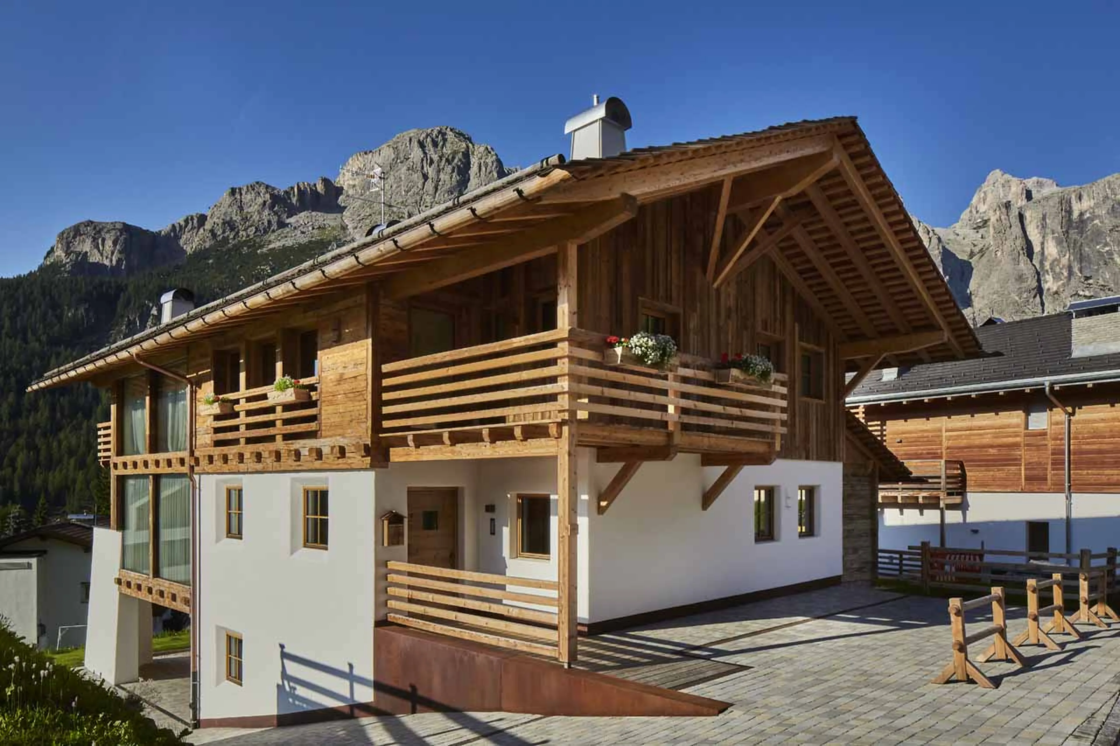 Entrance to Casa Feroze in Colfosco