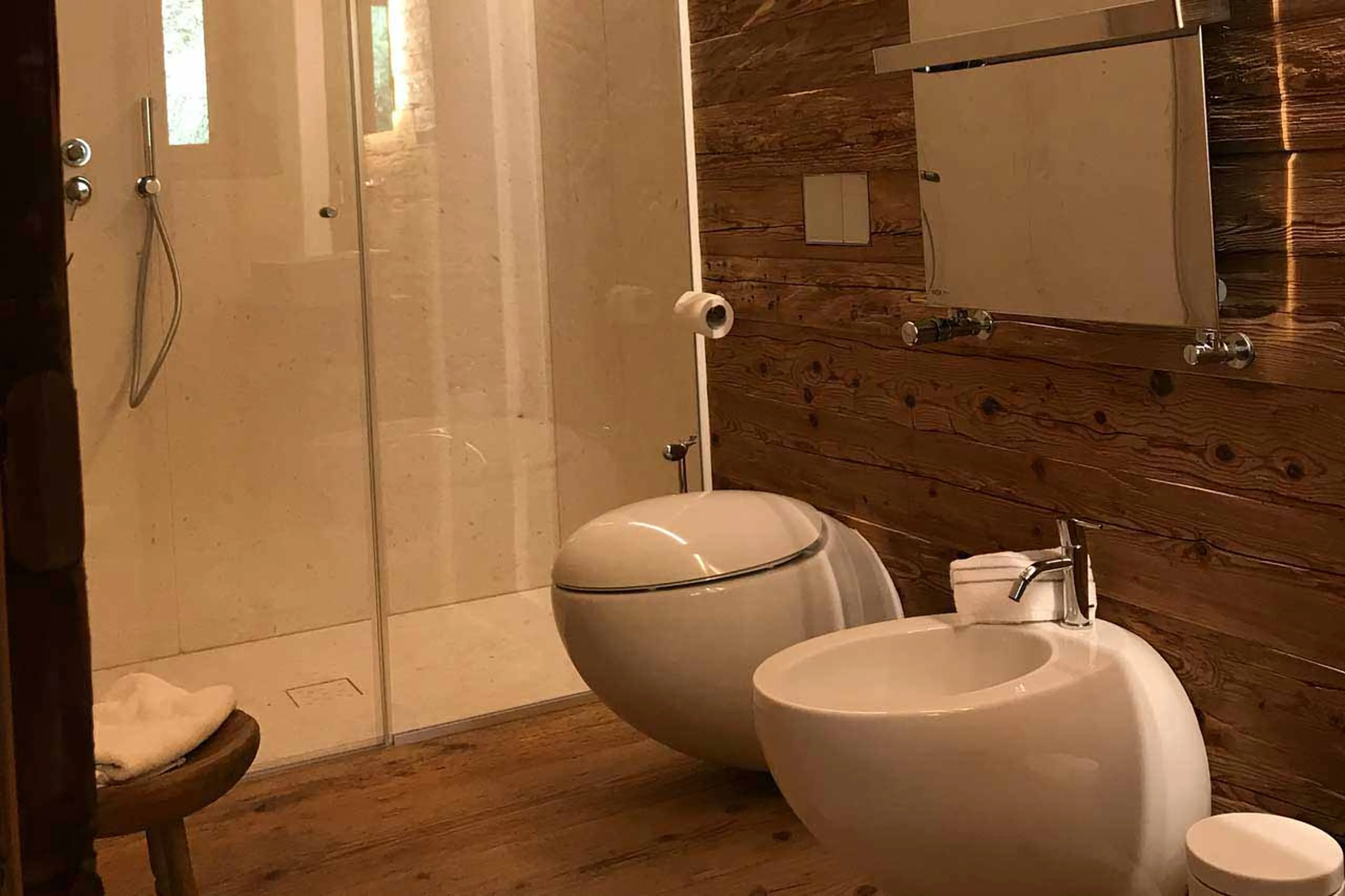 Bathroom five at Cesa del Louf in Arabba