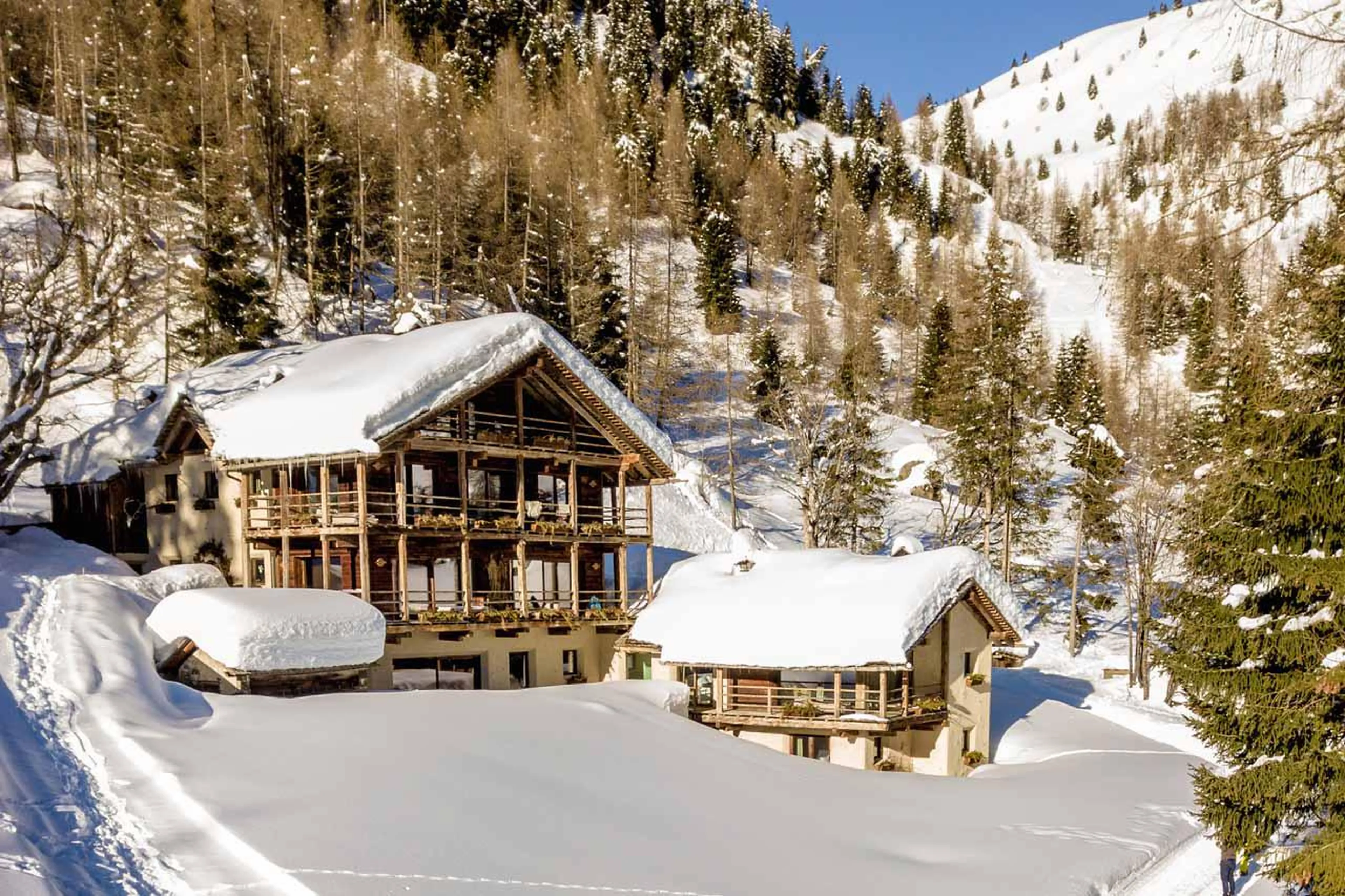 Snowy exterior of Cesa del Louf in Arabba