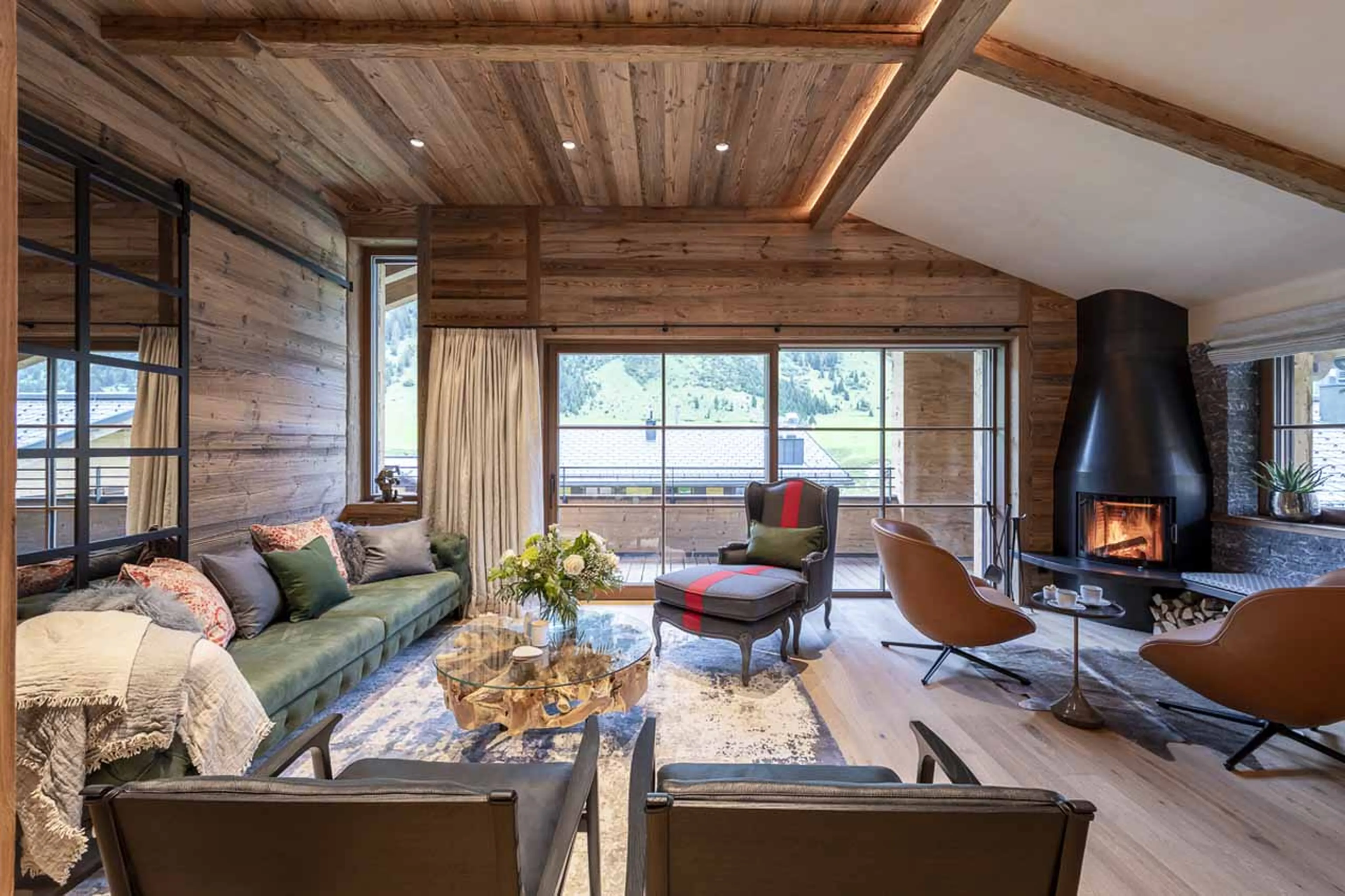 Living room with balcony access at Chalech 4 in Lech