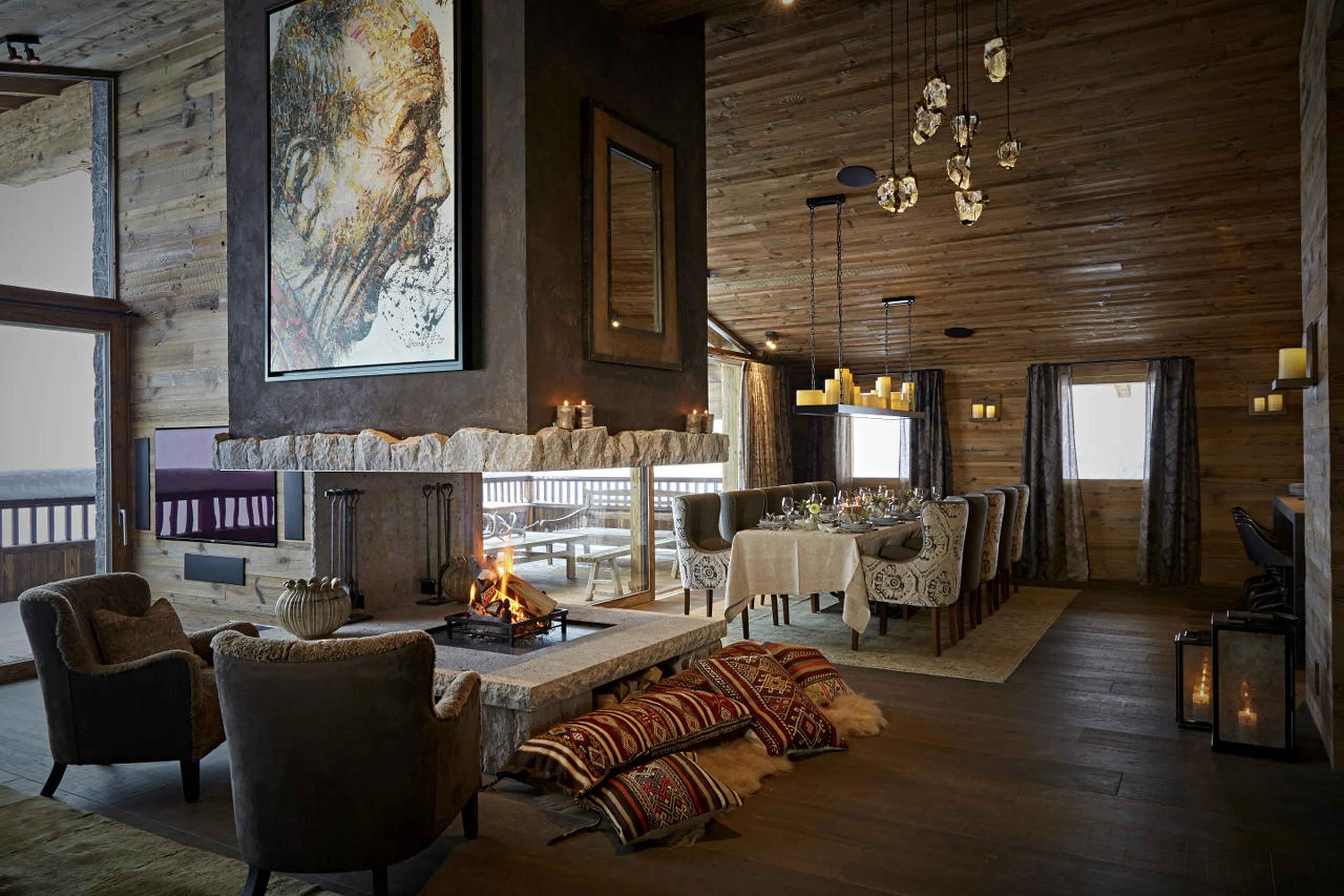 Open-plan living and dining area in Chalet 1551 in Lech