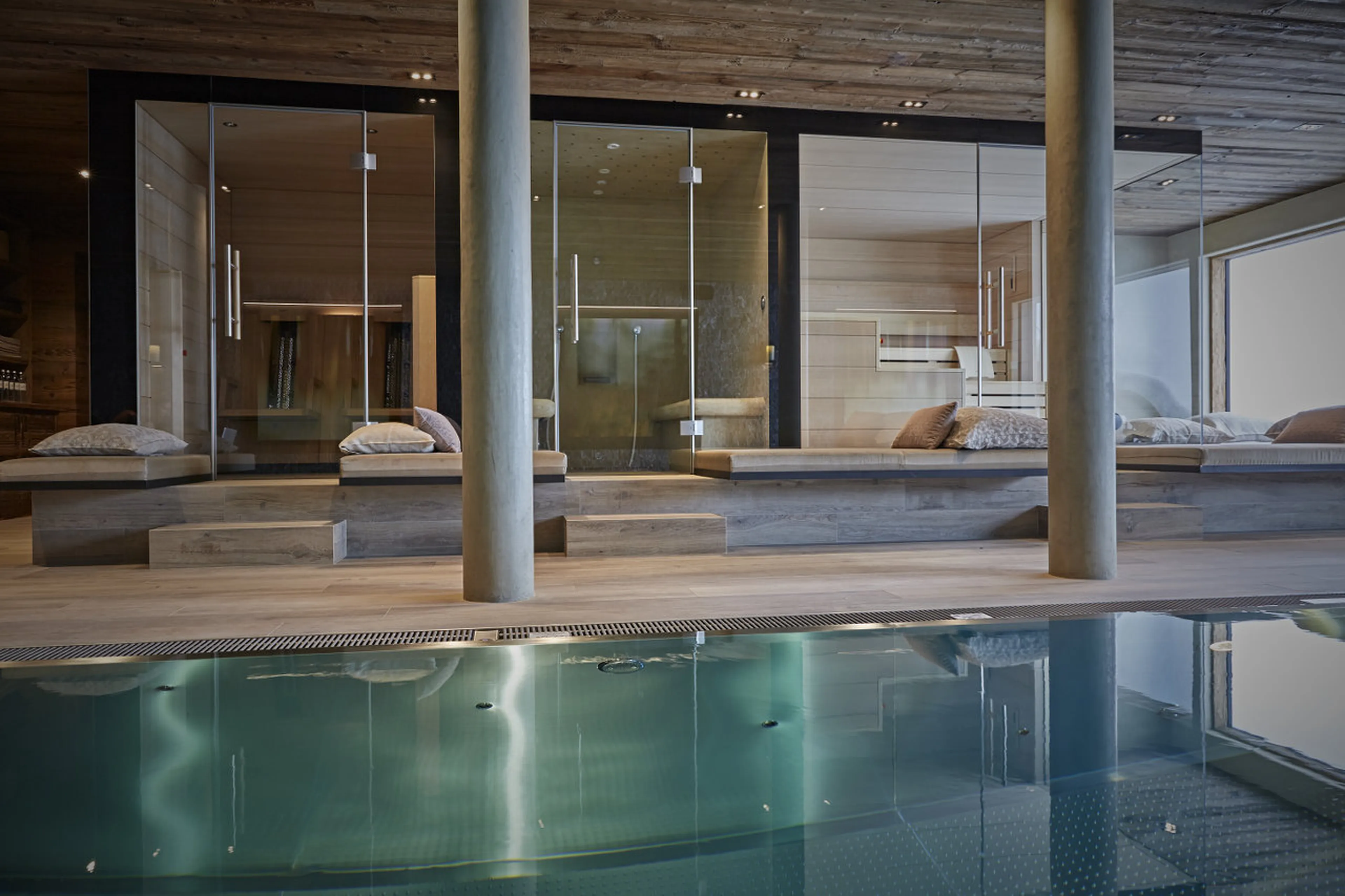 Infra-red cabin, steam room, sauna and pool in spa in Chalet 1551 in Lech