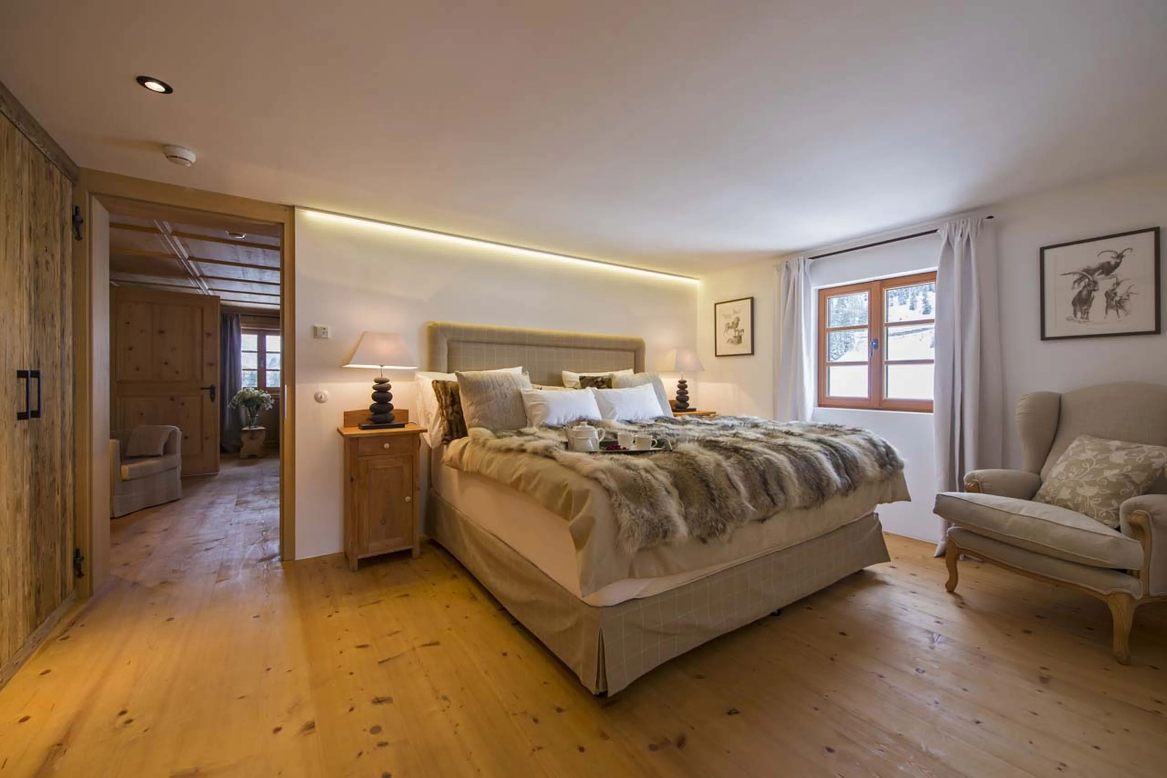 Large emperor bedroom suite in Chalet 1597 in Lech