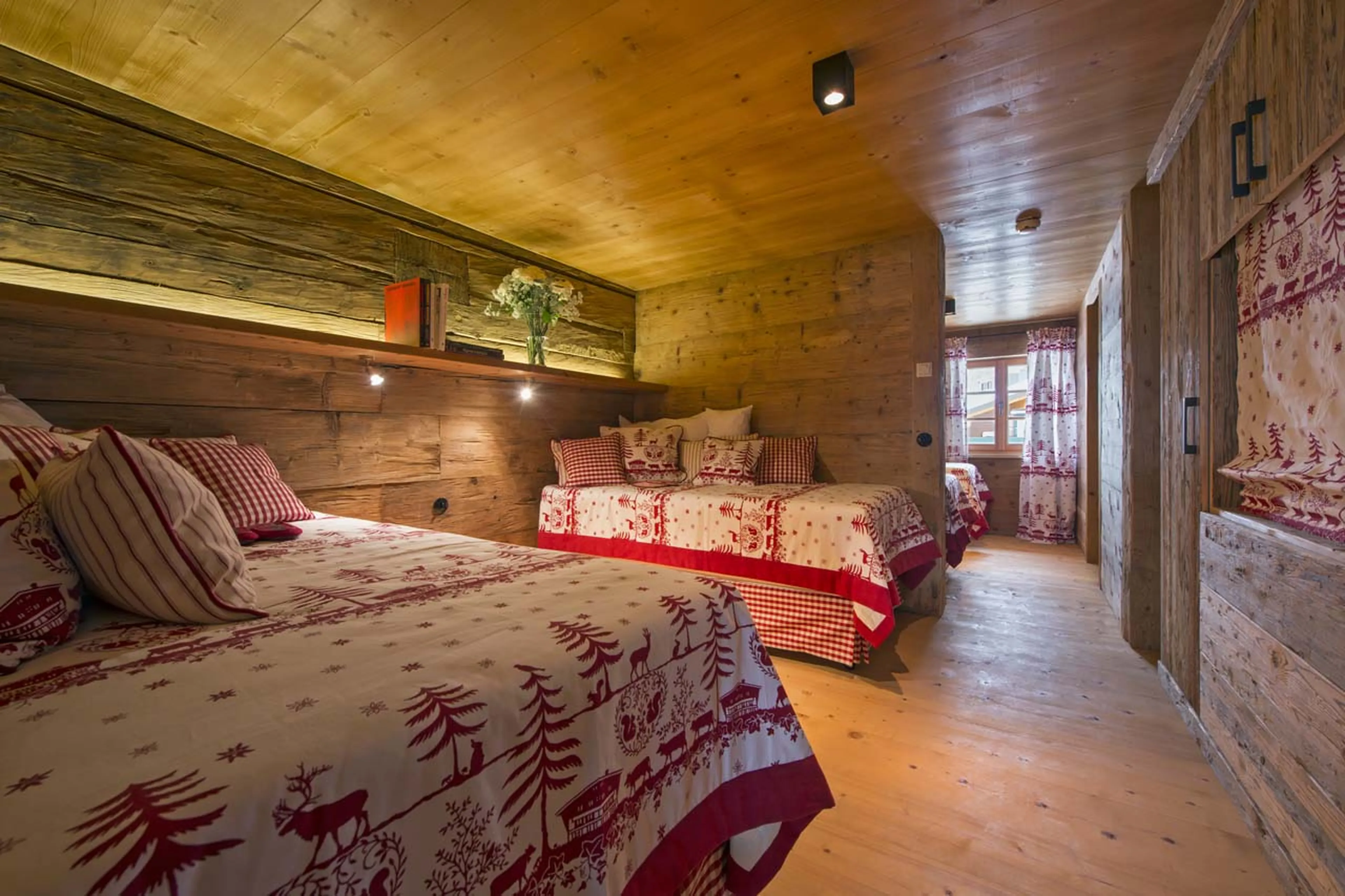 Chalet 1597 in Lech has a charming children’s bedroom with en suite shower