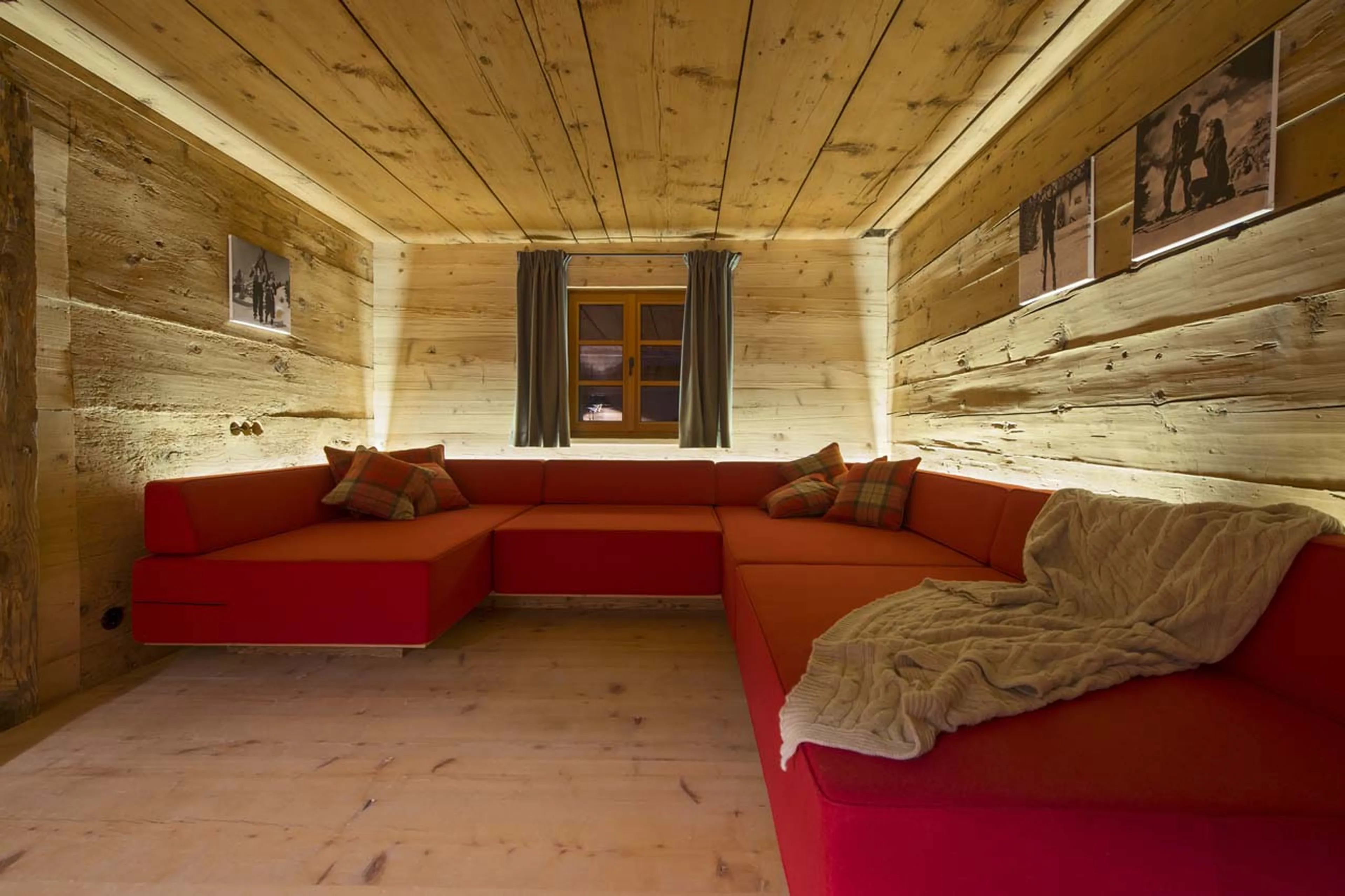 Children will have fun watching videos in the cinema room of Chalet 1597 in Lech